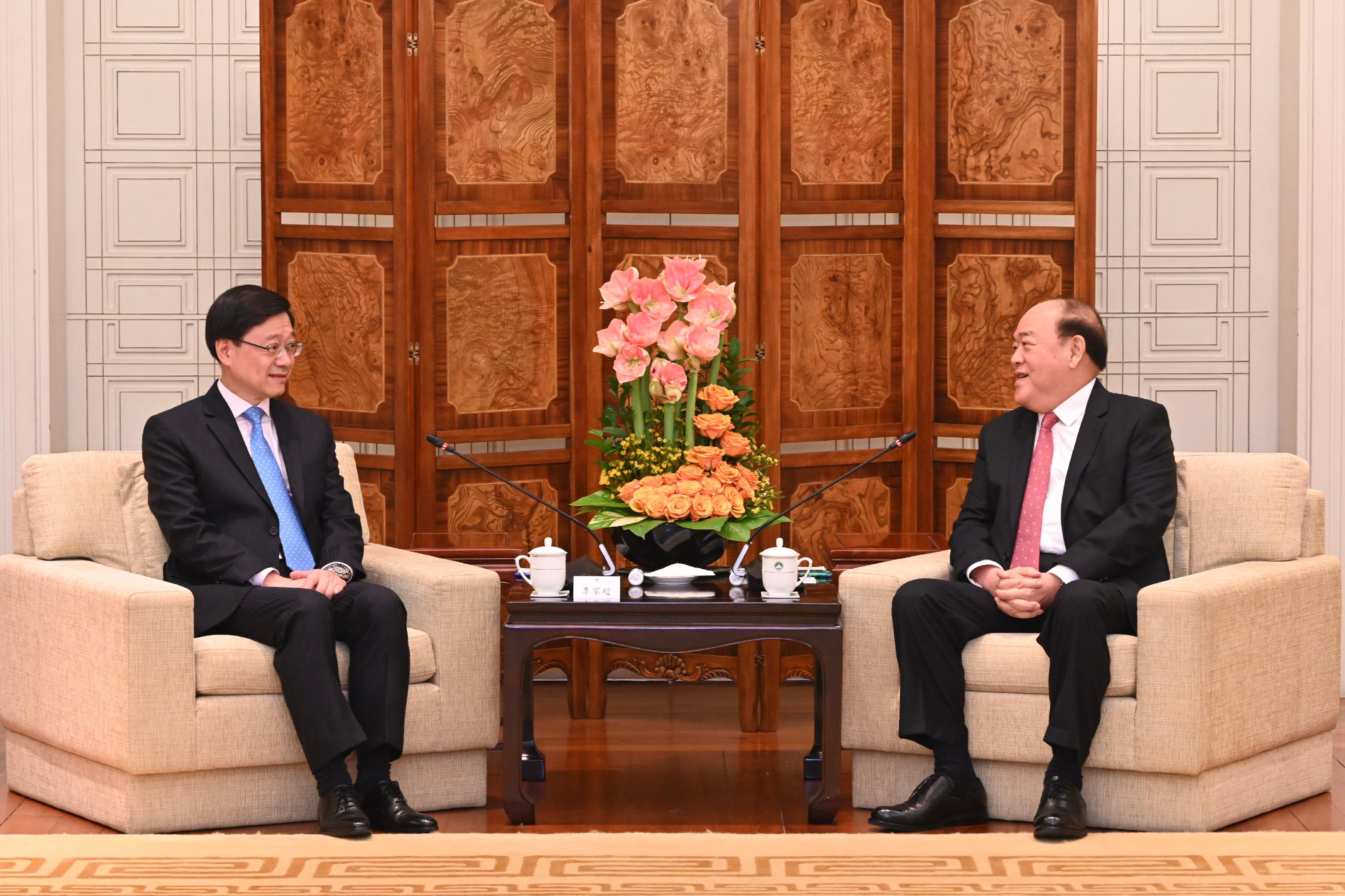 The Chief Executive, Mr John Lee, led a delegation to visit Macao today (March 2). Photo shows Mr Lee (left) meeting the Chief Executive of the Macao Special Administrative Region, Mr Ho Iat-seng (right).