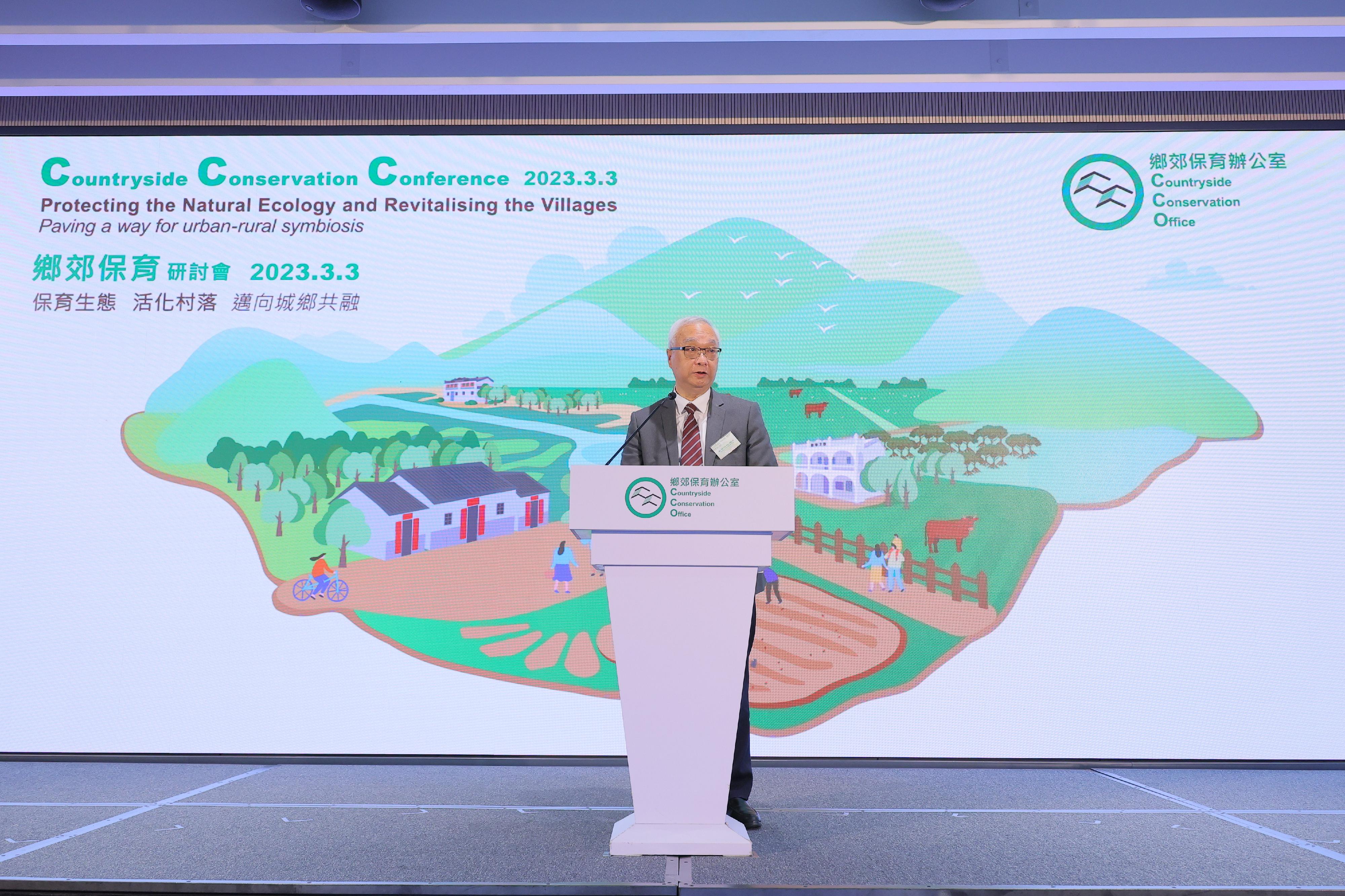 The Countryside Conservation Office held the Countryside Conservation Conference 2023 today (March 3) in a hybrid format at the Zero Carbon Park and online. Photo shows the Secretary for Environment and Ecology, Mr Tse Chin-wan, delivering his opening remarks at the conference.