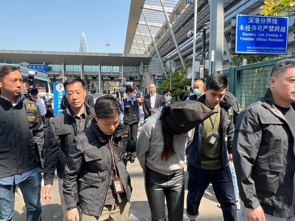 The Hong Kong Police Force received a female suspect in connection with a murder case from the Mainland authorities at the Shenzhen Bay Port today (March 7).