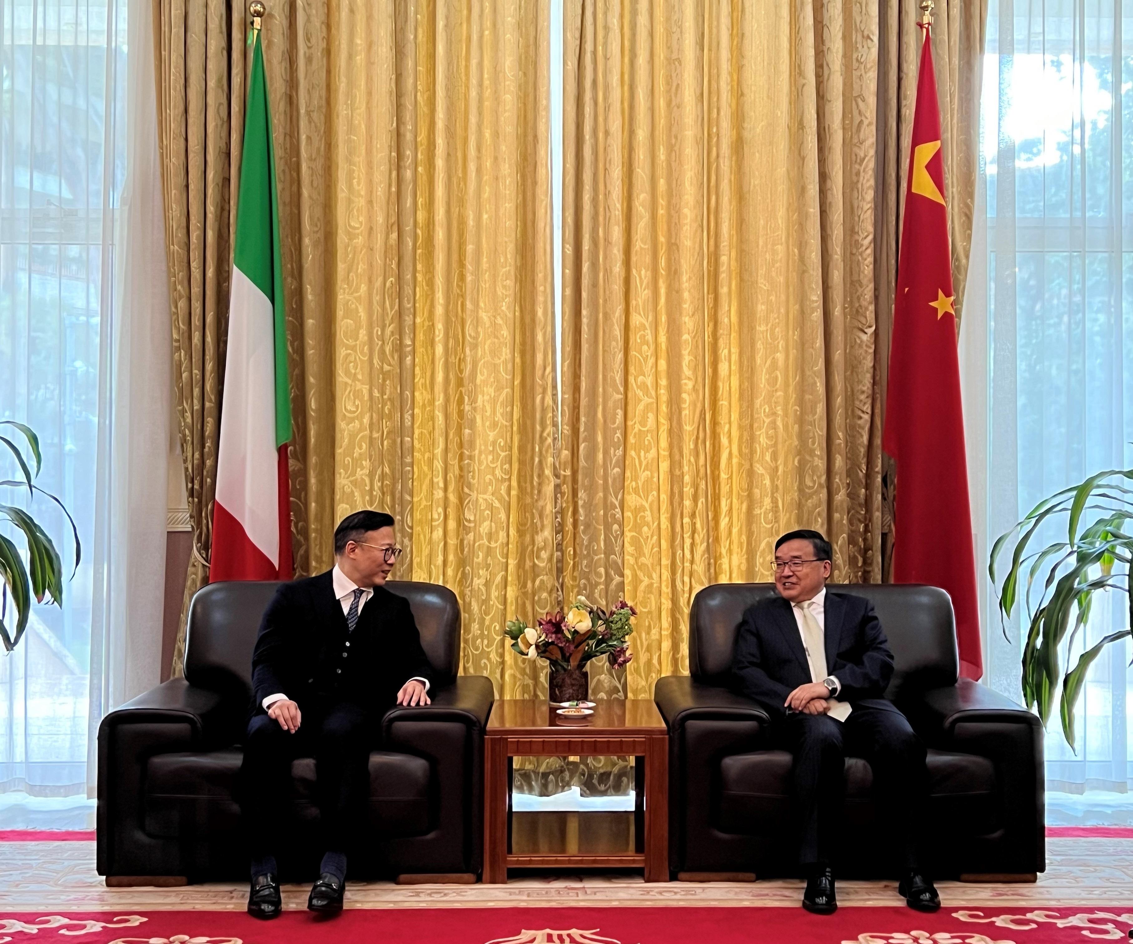 The Deputy Secretary for Justice, Mr Cheung Kwok-kwan (left), called on the Ambassador Extraordinary and Plenipotentiary of the People's Republic of China to the Republic of Italy, Mr Jia Guide (right), in Rome, Italy, on March 6 (Rome time).