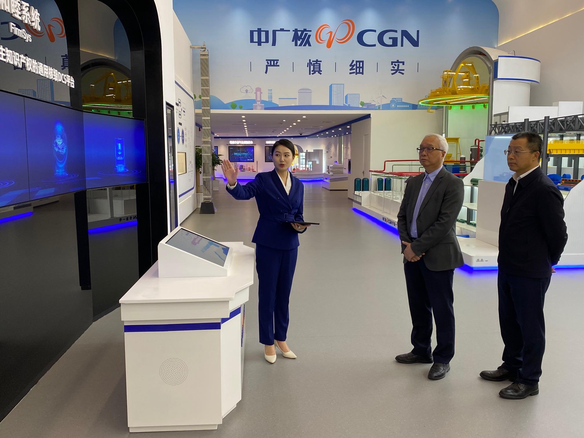 The Secretary for Environment and Ecology, Mr Tse Chin-wan, visited the China General Nuclear Power Corporation Limited (CGNPC) and the Daya Bay Nuclear Power Site in Shenzhen today (March 8). Photo shows Mr Tse (second right), accompanied by the President of the CGNPC, Mr Gao Ligang (first right), being briefed by a staff of the CGNPC to learn about the history and development of the company.