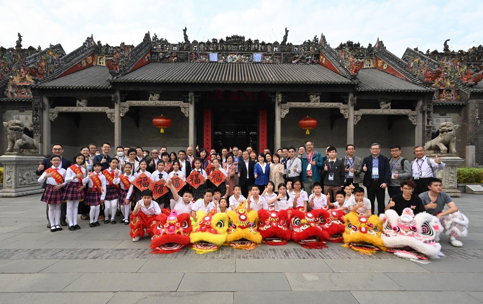 The Secretary for Education, Dr Choi Yuk-lin, today (March 9) led a delegation to visit Shenzhen and Guangzhou to inspect the relevant arrangements for Mainland study tours of the senior secondary subject of Citizenship and Social Development,  including touring the intangible cultural heritage at Chen Clan Temple. Photo shows Dr Choi (second row, eleventh right), the Permanent Secretary for Education, Ms Michelle Li (second row, twelfth right), Deputy Secretary for Education Ms Teresa Chan (second row, eighth right), the First-level Inspector of the Department of Education of Guangdong Province, Mr Zhu Chaohua (second row, thirteenth right), and other members of the delegation with student performers of a lion dance show.