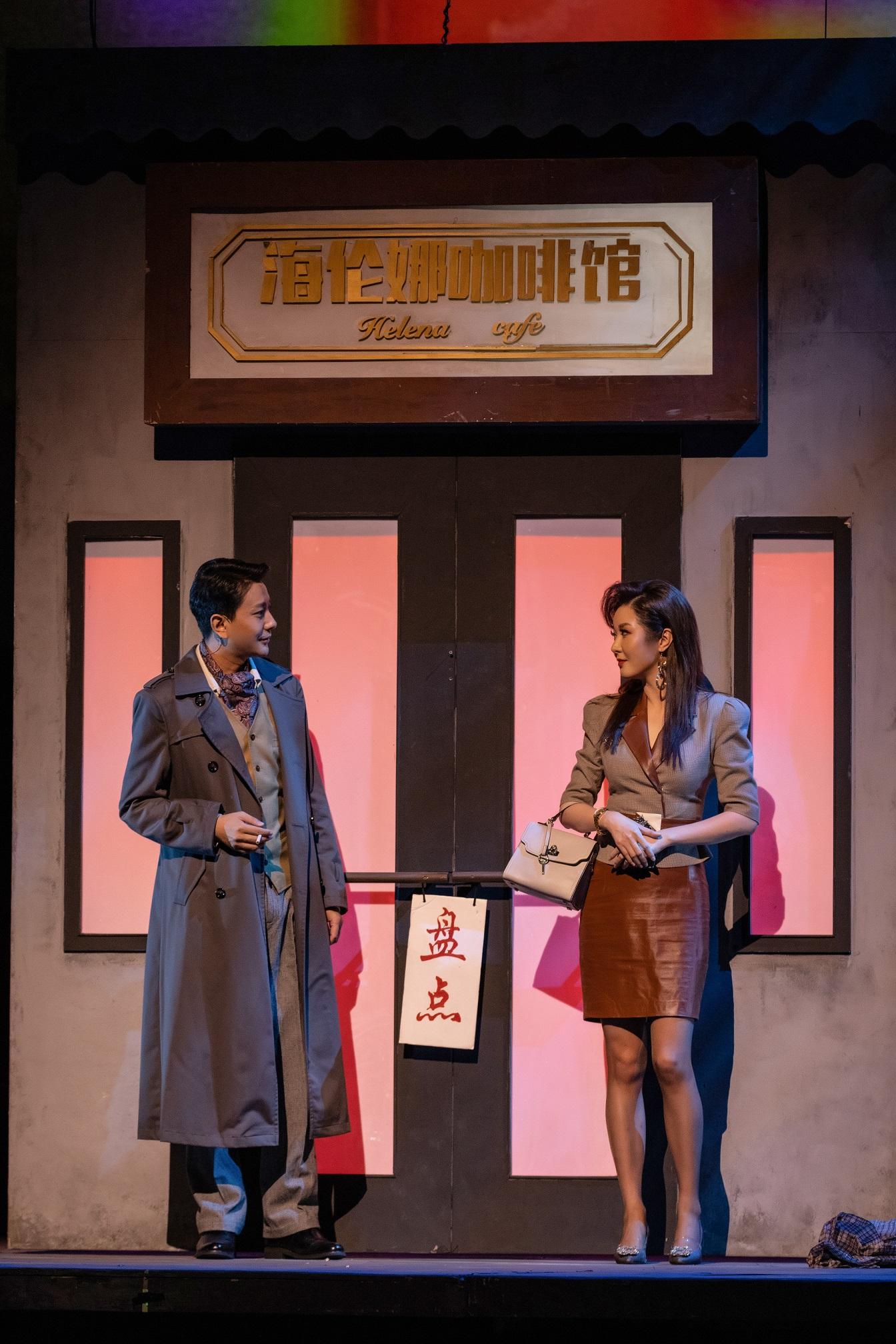 由康樂及文化事務署呈獻的滬語舞台劇《繁花》（第一季）將於四月下旬在香港文化中心大劇院上演，首度亮相香江。圖示滬語舞台劇《繁花》（第一季）劇照。