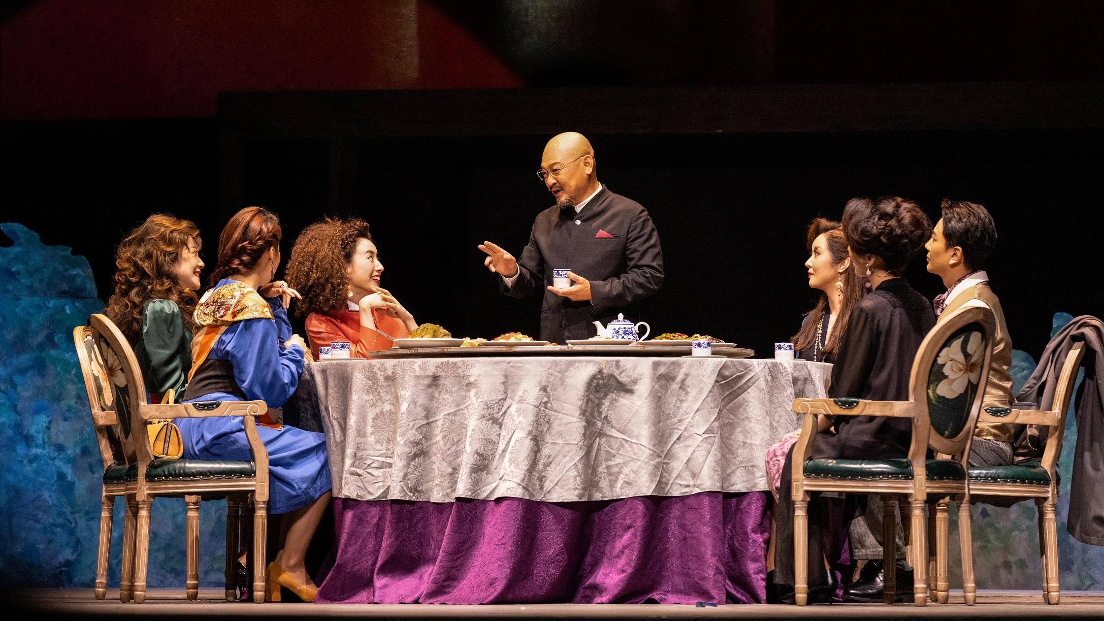 "Blossoms" (Part I), a theatre production in Shanghai dialect presented by the Leisure and Cultural Services Department, will make its debut in Hong Kong in late April at the Grand Theatre of the Hong Kong Cultural Centre. Photo shows a scene from "Blossoms" (Part I).