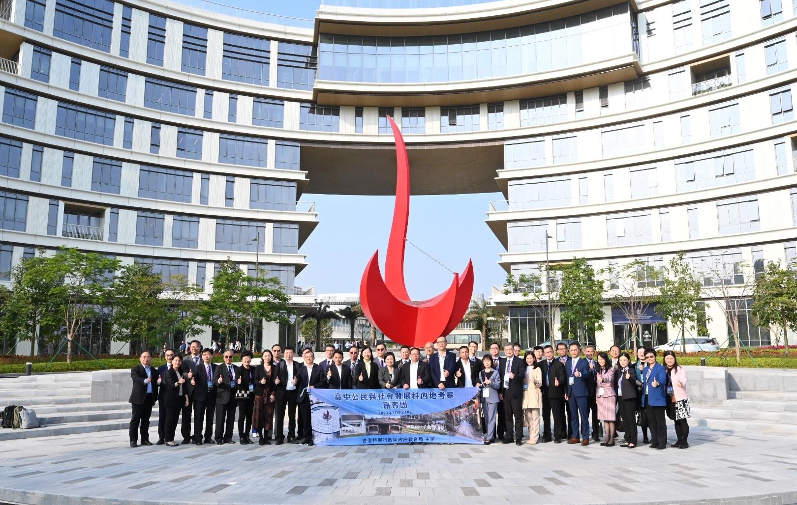 The Secretary for Education, Dr Choi Yuk-lin, continued to lead a delegation to visit Nansha, Guangzhou, and visited the Hong Kong University of Science and Technology (Guangzhou) (HKUST(GZ)) today (March 10). Photo shows Dr Choi (front row, eleventh left); the Permanent Secretary for Education, Ms Michelle Li (front row, tenth left); the First-level Inspector of the Department of Education of Guangdong Province, Mr Zhu Chaohua (front row, ninth left); and the President of HKUST(GZ), Professor Lionel Ni Ming-shuan (front row, twelfth left), with other members of the delegation.