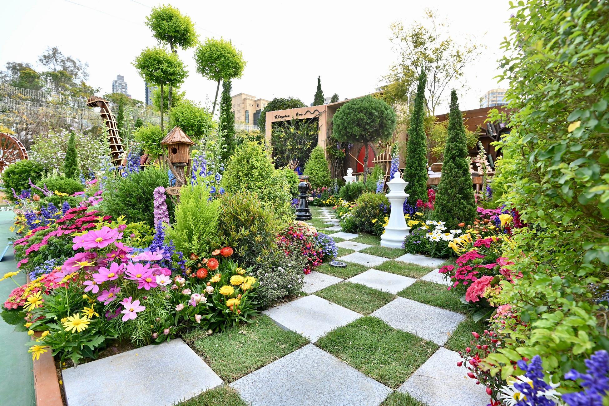 The winners of the plant exhibit competition, which is one of the major activities of the Hong Kong Flower Show, were announced today (March 11). Photo shows the winning garden plot of the Leisure and Cultural Services Department Western Style Garden Plot Competition.


