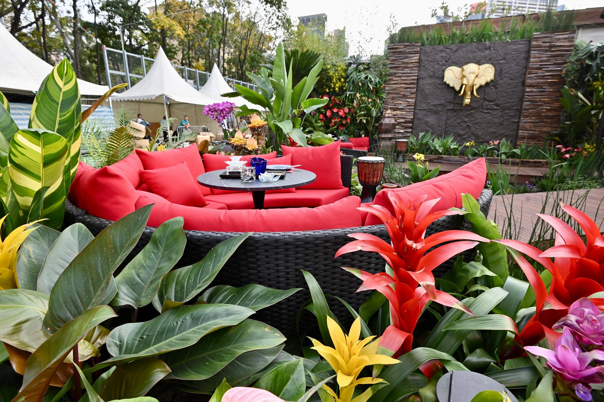 The winners of the plant exhibit competition, which is one of the major activities of the Hong Kong Flower Show, were announced today (March 11). Photo shows the winning garden plot of the Leisure and Cultural Services Department Oriental Style Garden Plot Competition.

