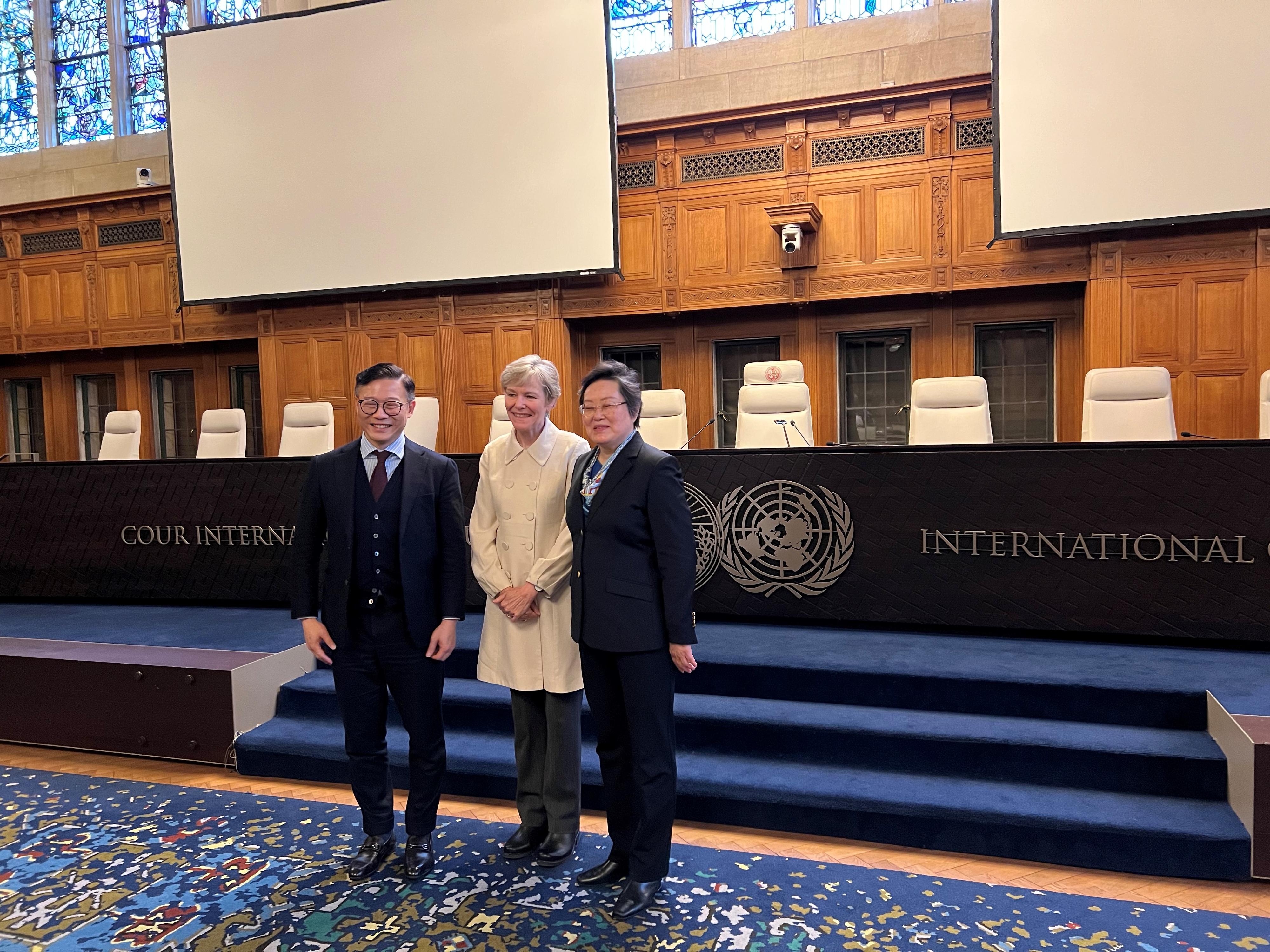 The Deputy Secretary for Justice, Mr Cheung Kwok-kwan (left) was pictured with Judge Xue Hanqin (right) and Judge Hilary Charlesworth (centre) of the United Nations International Court of Justice (ICJ) at the ICJ in The Hague, the Netherlands, on March 10 (The Hague time). 