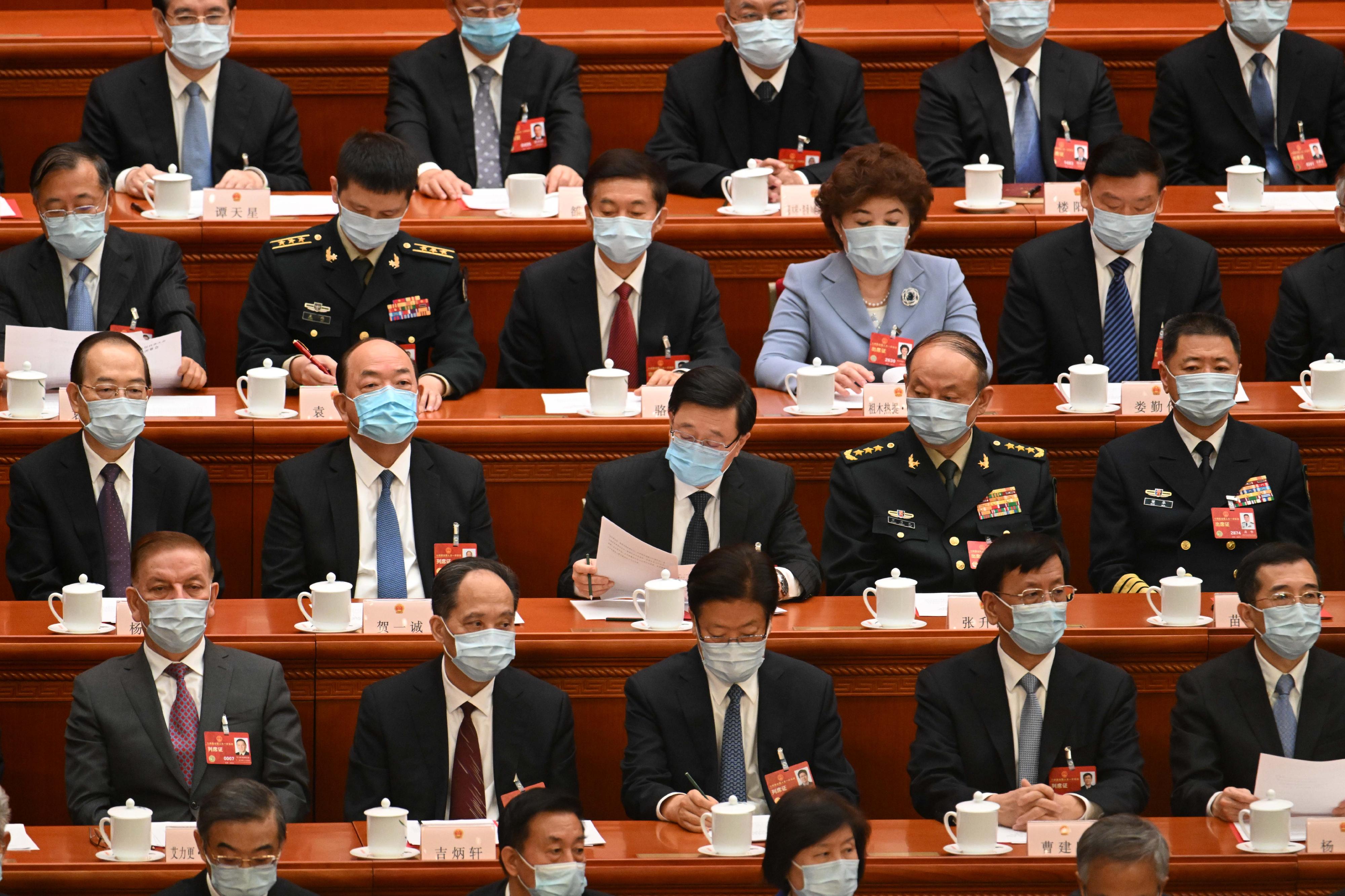 行政長官李家超（第二排中）今日（三月十三日）上午在北京列席第十四屆全國人民代表大會第一次會議閉幕會。