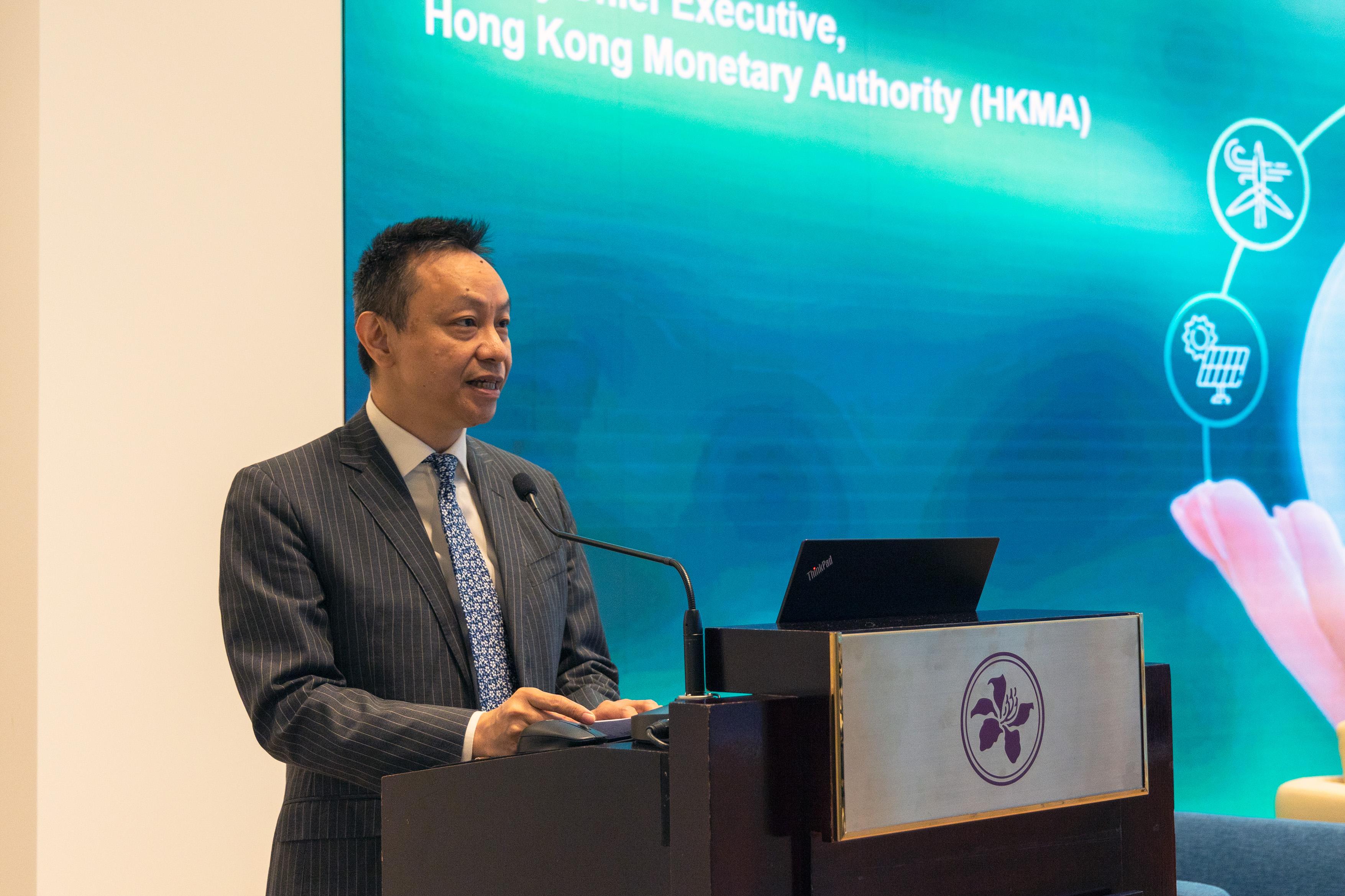 The Green and Sustainable Finance Cross-Agency Steering Group and CDP co-organised a joint seminar on sustainability reporting today (March 13). Photo shows Deputy Chief Executive of the Hong Kong Monetary Authority Mr Darryl Chan, giving welcome remarks at the seminar.
