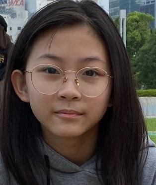 Yung Hong-lui, aged 13, is 1.63 metres tall, about 40 kilograms in weight and of thin build. She has a square face with yellow complexion and long straight black hair. She was last seen wearing a black jacket, black shorts and white sneakers.