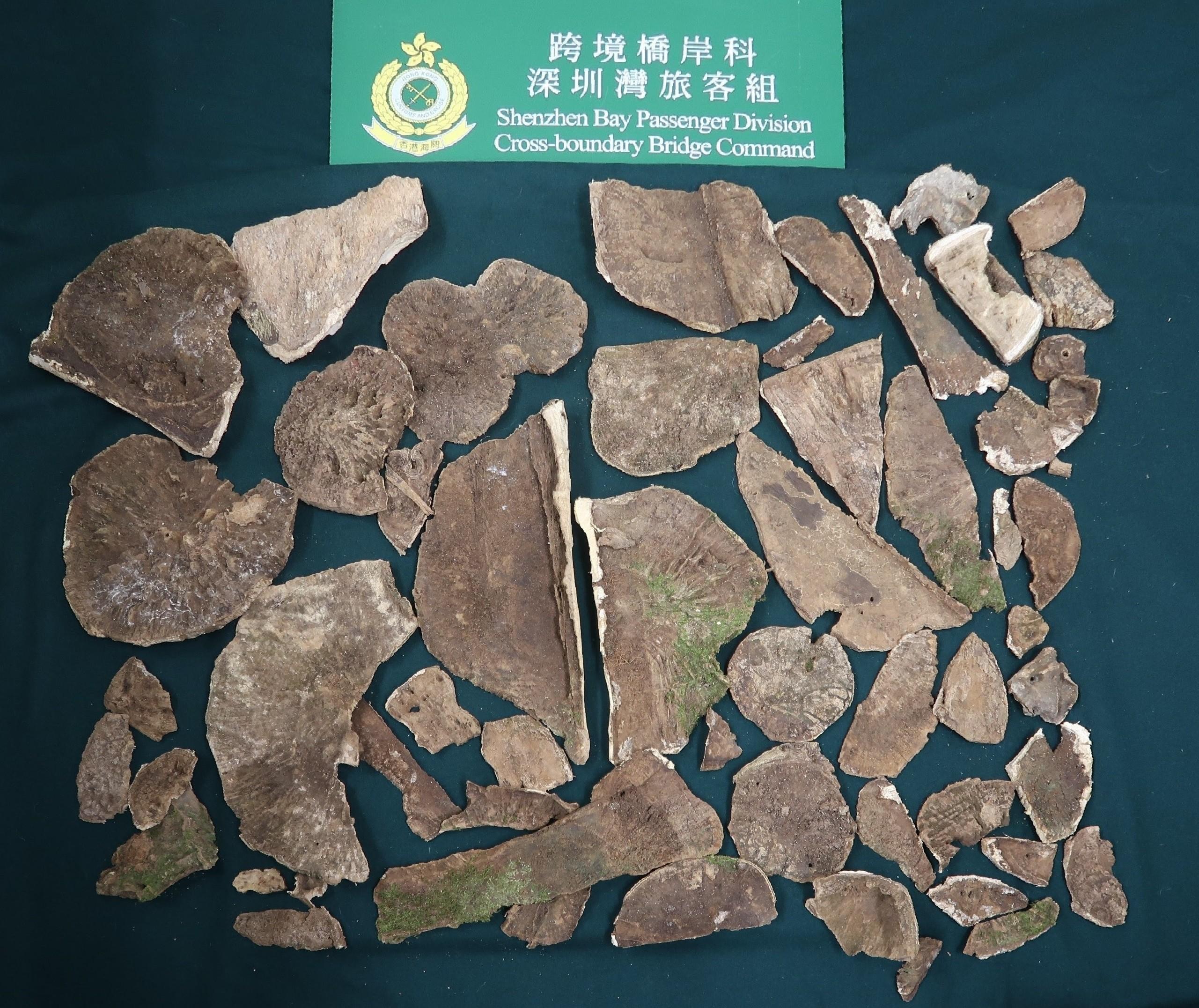 Hong Kong Customs detected two smuggling cases of suspected scheduled agarwood involving outbound passengers at the Shenzhen Bay Control Point, and seized a total of about 13.2 kilograms of suspected scheduled agarwood with an estimated market value of about $1.06 million over the past two days (March 12 and 13). Photo shows the suspected scheduled agarwood, with a total weight of about 4.2 kg, seized by Customs officers on March 12.