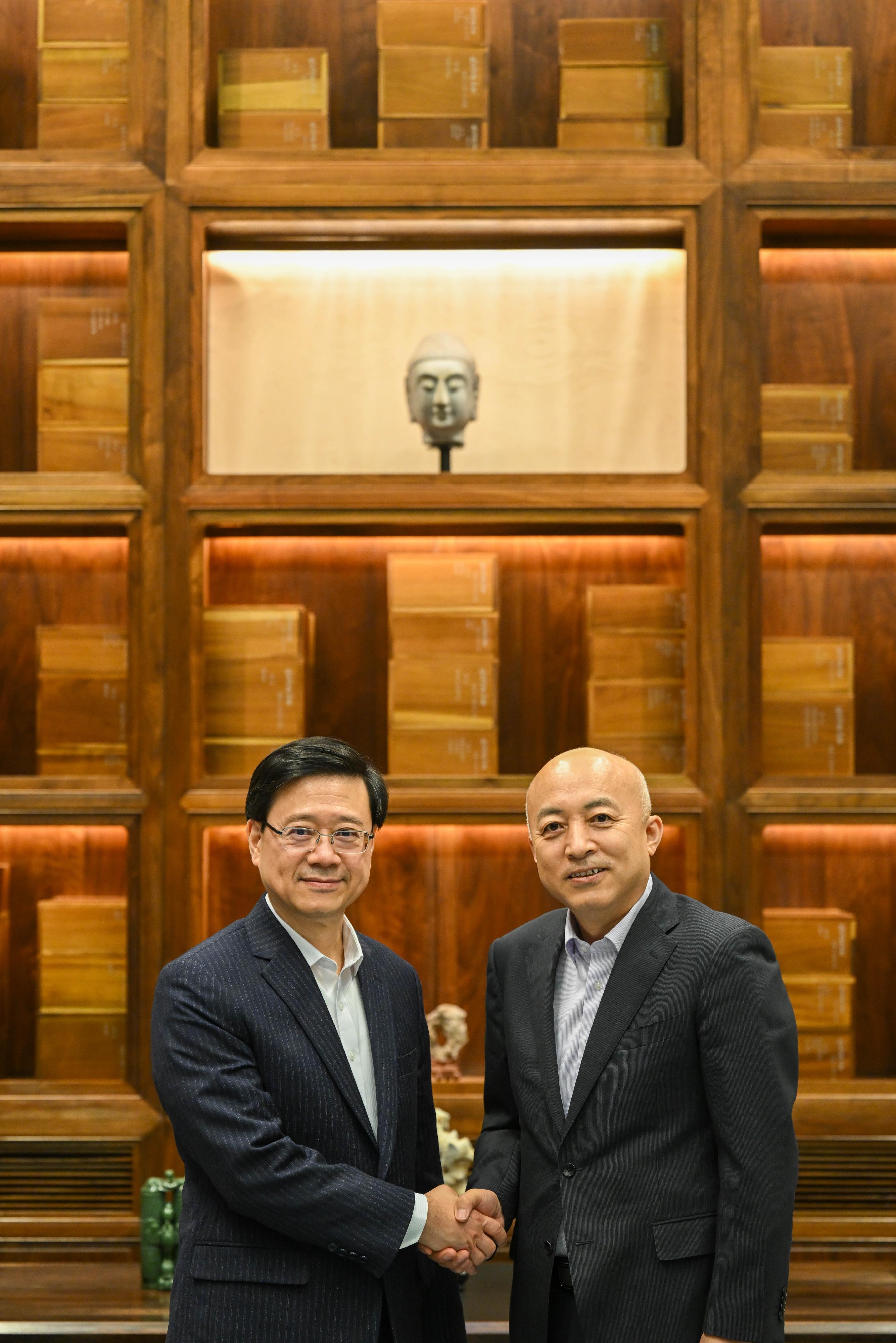 The Chief Executive, Mr John Lee, visited the Palace Museum  in Beijing this afternoon (March 14). Photo shows Mr Lee (left) meeting with the Director of the Palace Museum, Dr Wang Xudong (right).