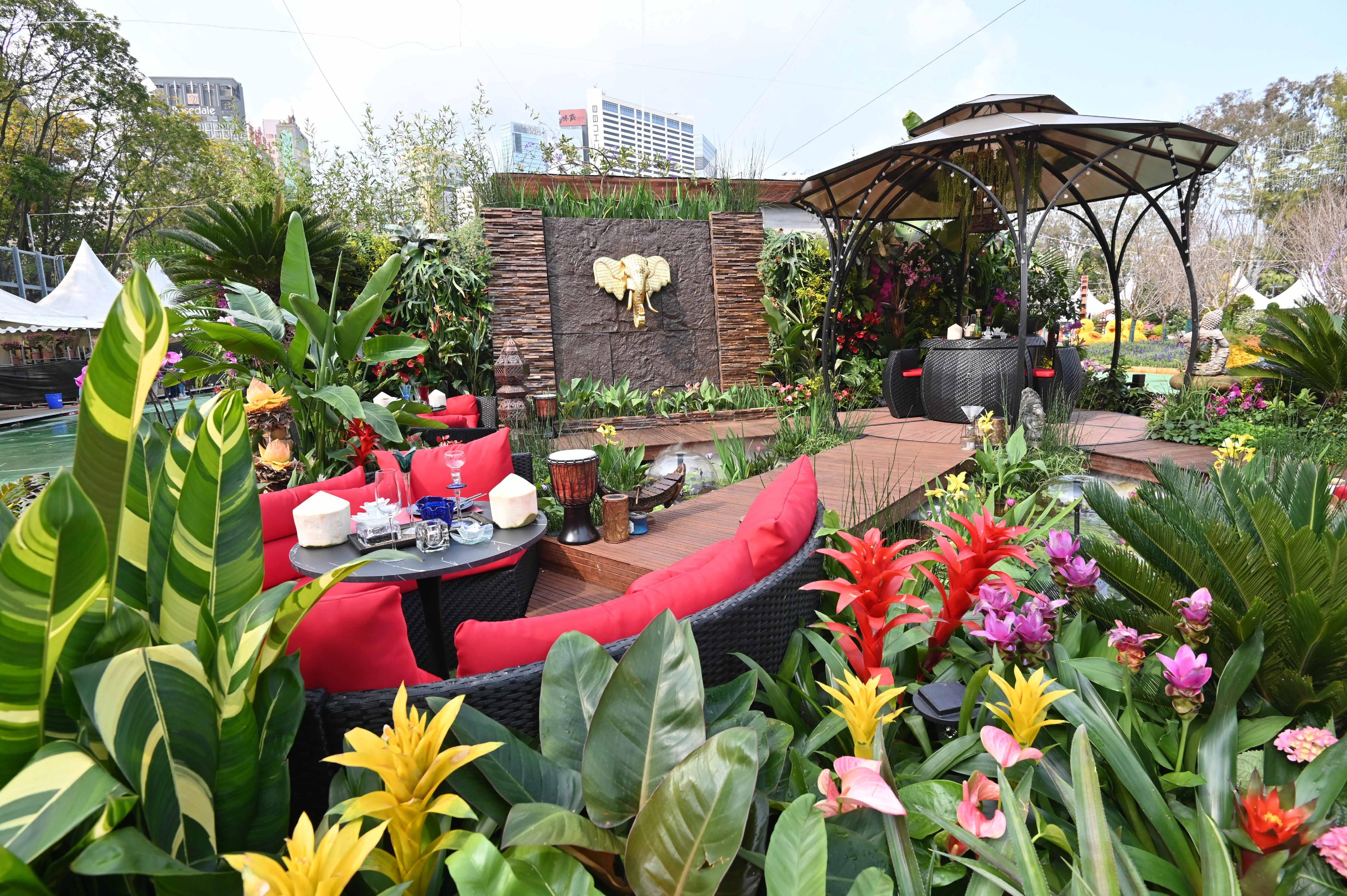 The Hong Kong Flower Show 2023 (HKFS) is currently running at Victoria Park. The winning entries of the Oriental Style Garden Plot Competition and Western Style Garden Plot Competition, one of the HKFS's activities, are also on display at the showground. Photo shows Sha Tin District's "Thai-style Teahouse", which is the winner of the Oriental Style Garden Plot Competition.