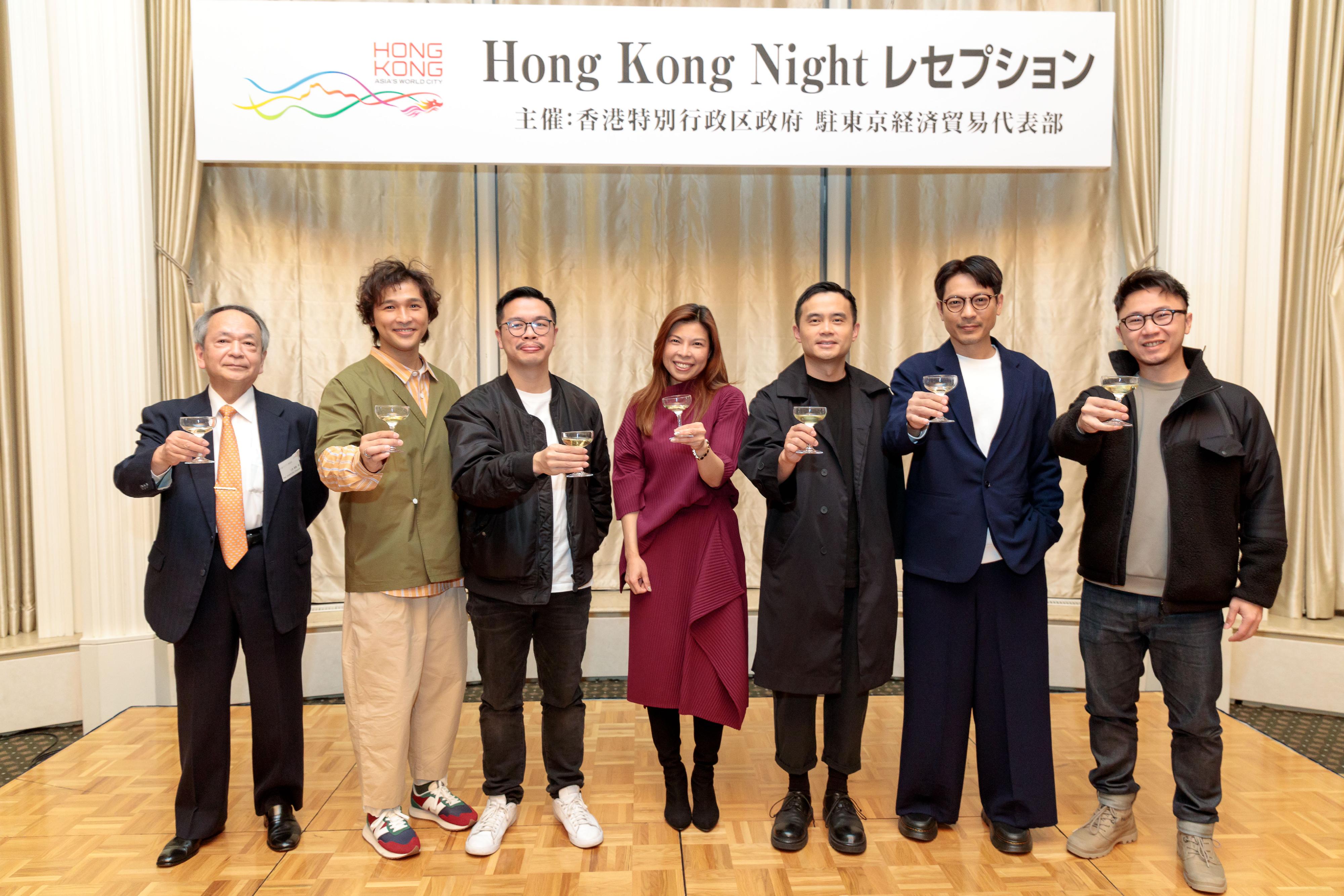 The "Hong Kong Gala Screening" featuring the Hong Kong film "Lost Love" was held in Osaka, Japan, tonight (March 16). At the reception held before the screening, the Acting Principal Hong Kong Economic and Trade Representative (Tokyo), Miss Winsome Au, (centre) was joined by the Chairperson of the Osaka Executive Committee for the Promotion of Moving Image Culture, Professor Kamikura Tsuneyuki (first left), and other film talents from Hong Kong.