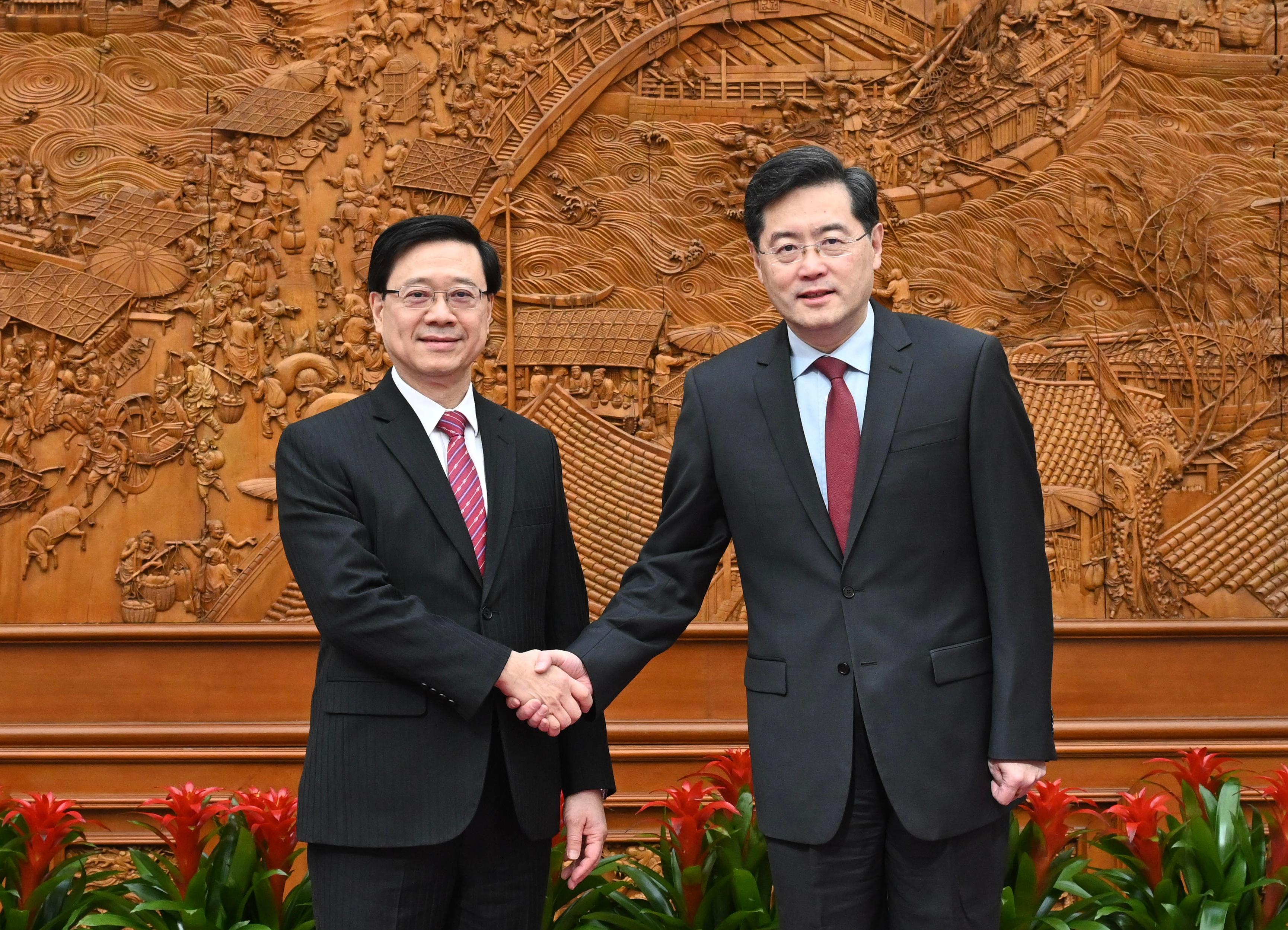 The Chief Executive, Mr John Lee (left), meets with State Councillor and Minister of Foreign Affairs, Mr Qin Gang (right), in Beijing this morning (March 16).