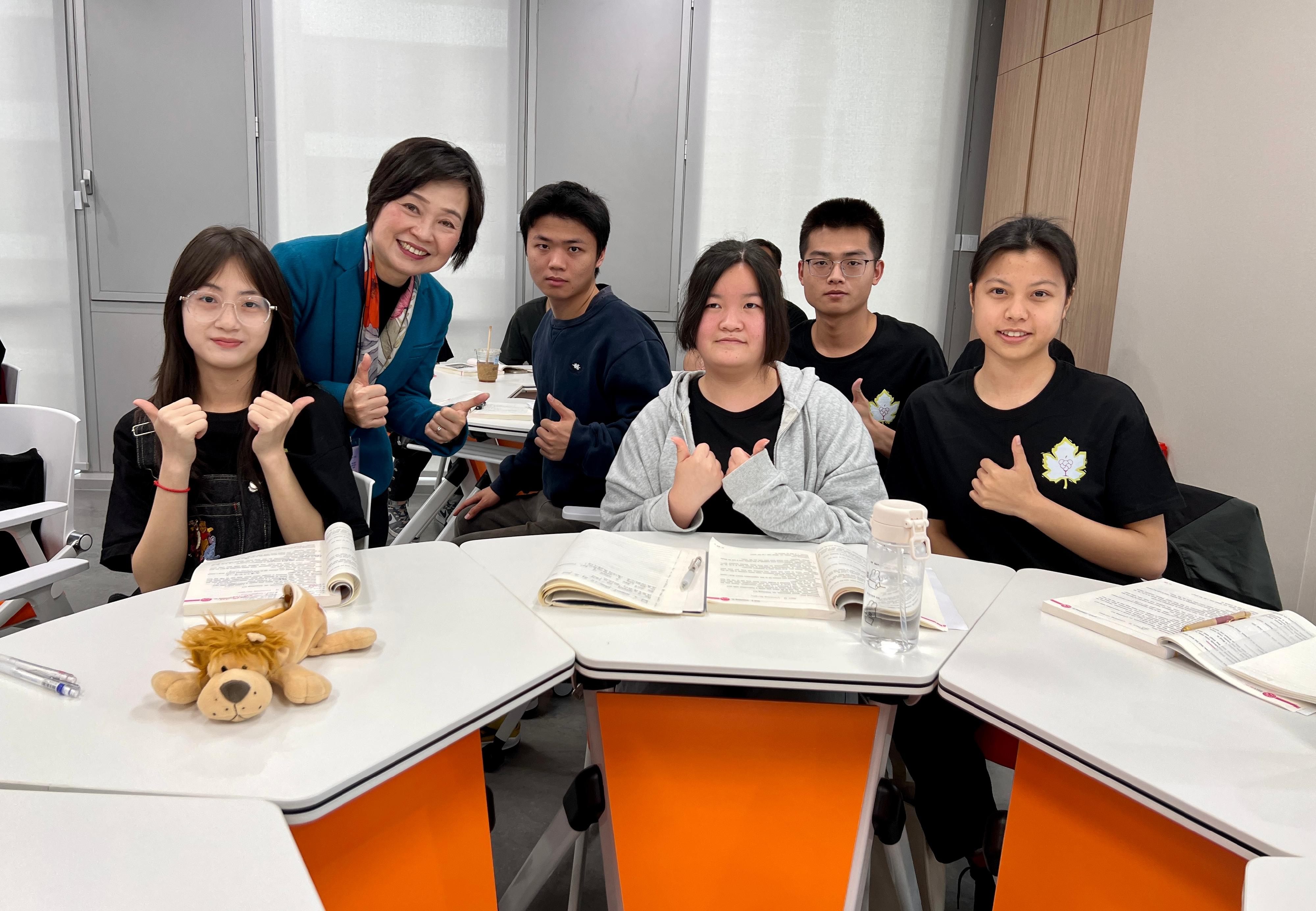 The Secretary for Education, Dr Choi Yuk-lin, visited the Guangdong-Hong Kong-Macao Greater Bay Area Vocational Education Park in Shenzhen today (March 17). Photo shows Dr Choi (second left) with students at the Park.