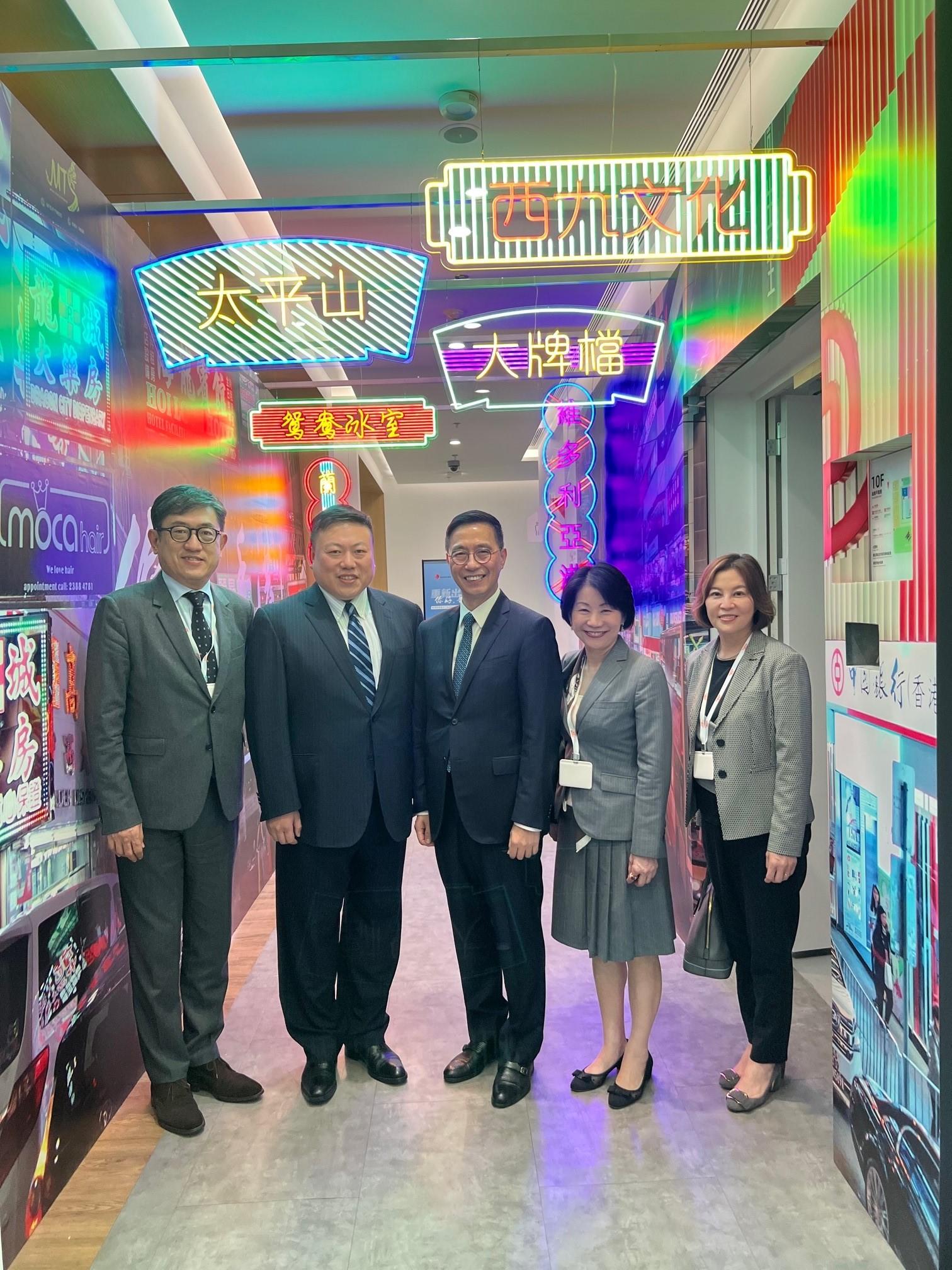 The Secretary for Culture, Sports and Tourism, Mr Kevin Yeung (centre), today (March 20) visited Guangzhou. Accompanied by the Commissioner for Tourism, Ms Vivian Sum (second right), Mr Yeung attended an activity organised by the Hong Kong Tourism Board.