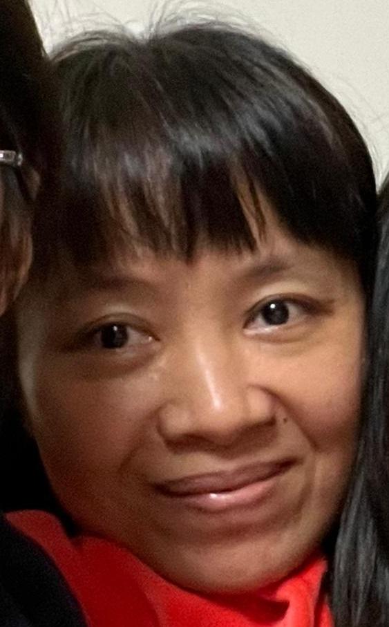 Fu Xiufen, aged 41, is about 1.61 metres tall, 50 kilograms in weight and of medium build. She has a round face with yellow complexion and long straight black hair. She was last seen wearing a dark-coloured long-sleeved jacket, dark-coloured trousers, white shoes, carrying a dark-coloured crossbody bag and wearing a light-coloured mask. 