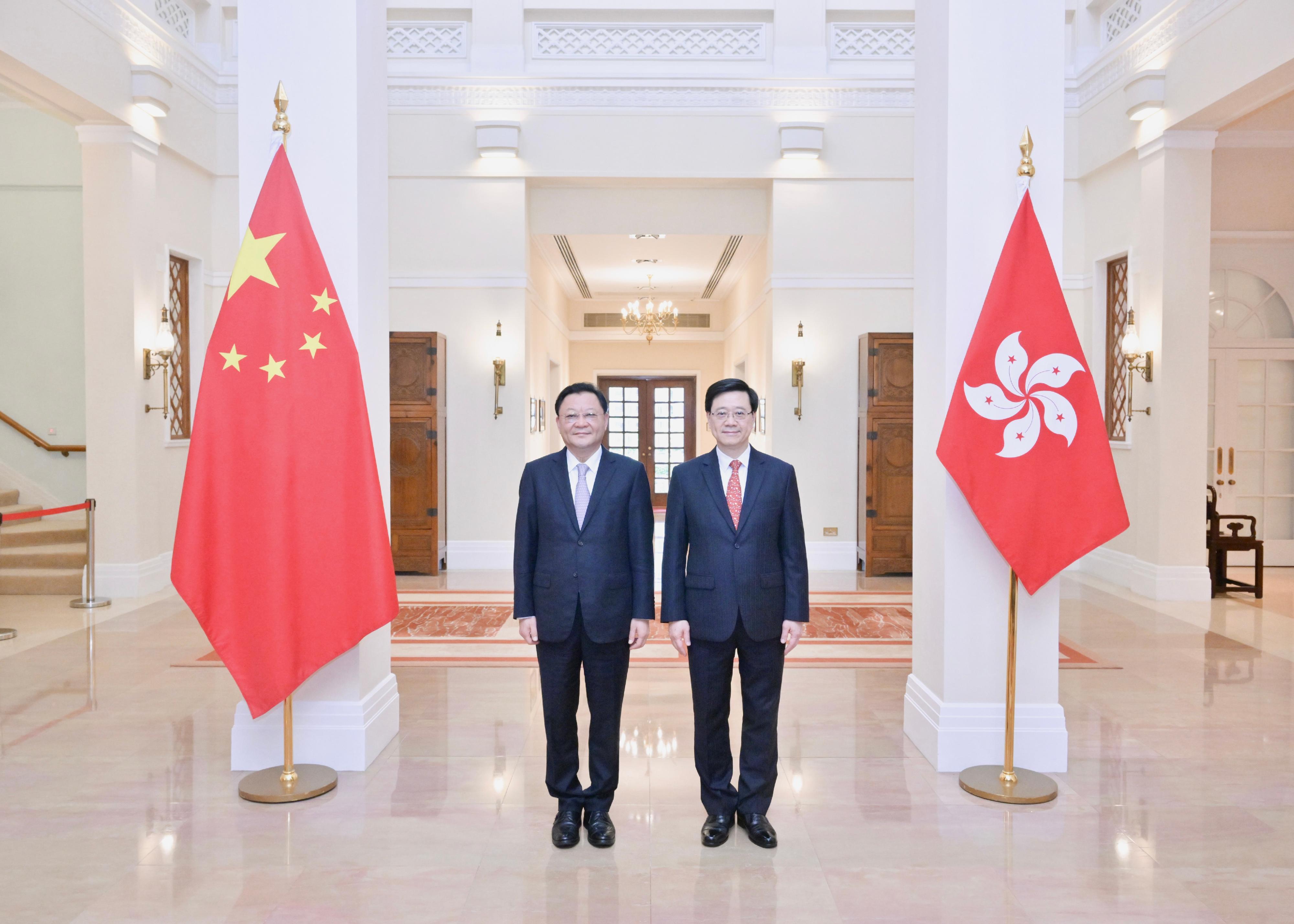 The Chief Executive, Mr John Lee, hosted a lunch at Government House for the visiting delegation of Guangdong Province attending the 23rd Plenary of Hong Kong/Guangdong Co-operation Joint Conference today (March 21). Photo shows Mr Lee (right) and the Governor of Guangdong Province, Mr Wang Weizhong (left), at Government House.