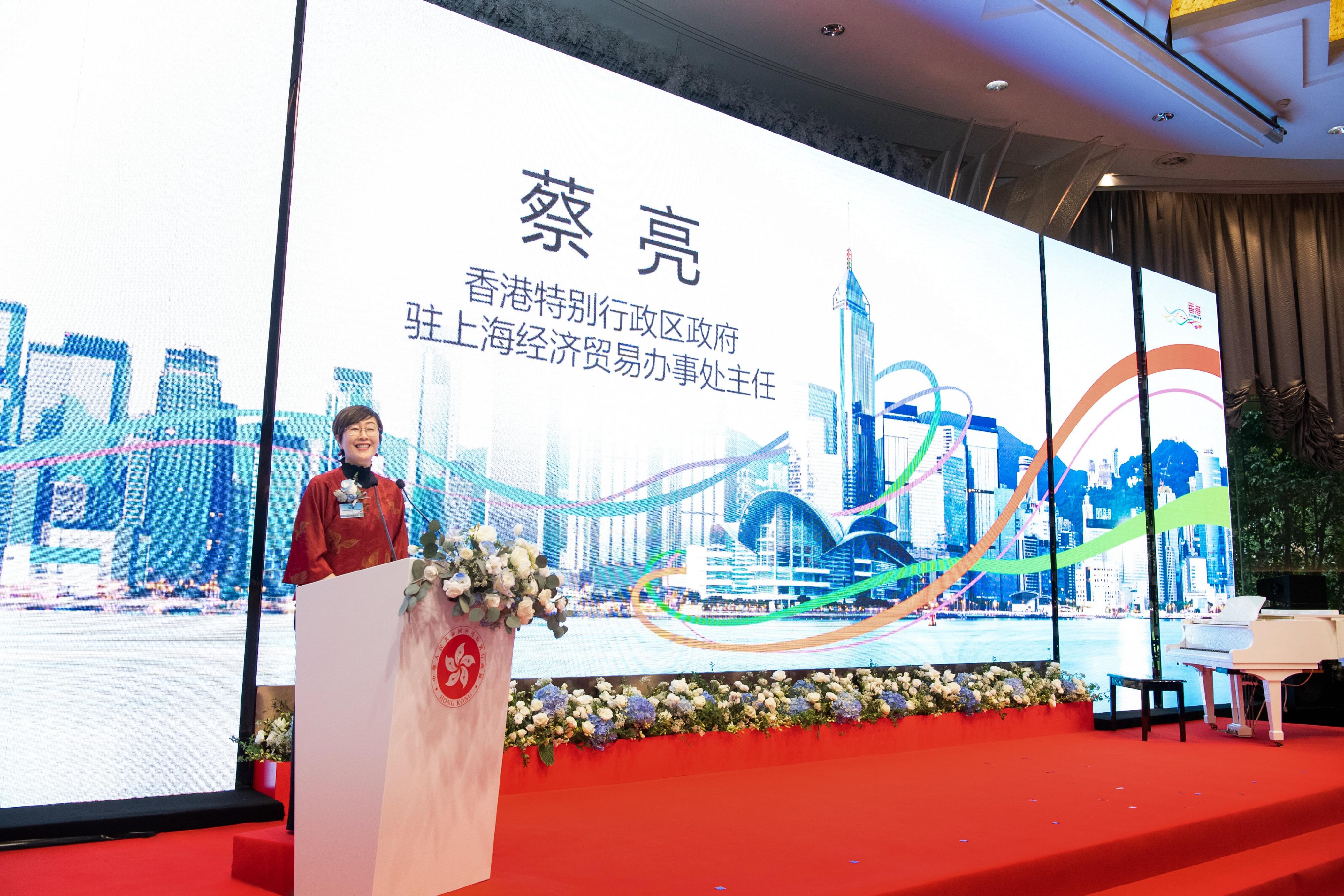 The Hong Kong Economic and Trade Office in Shanghai (SHETO) held a "Hello, Hong Kong!" East China Region Reception in Shanghai today (March 23). Photo shows the Director of the SHETO, Mrs Laura Aron, delivering a speech at the reception.
