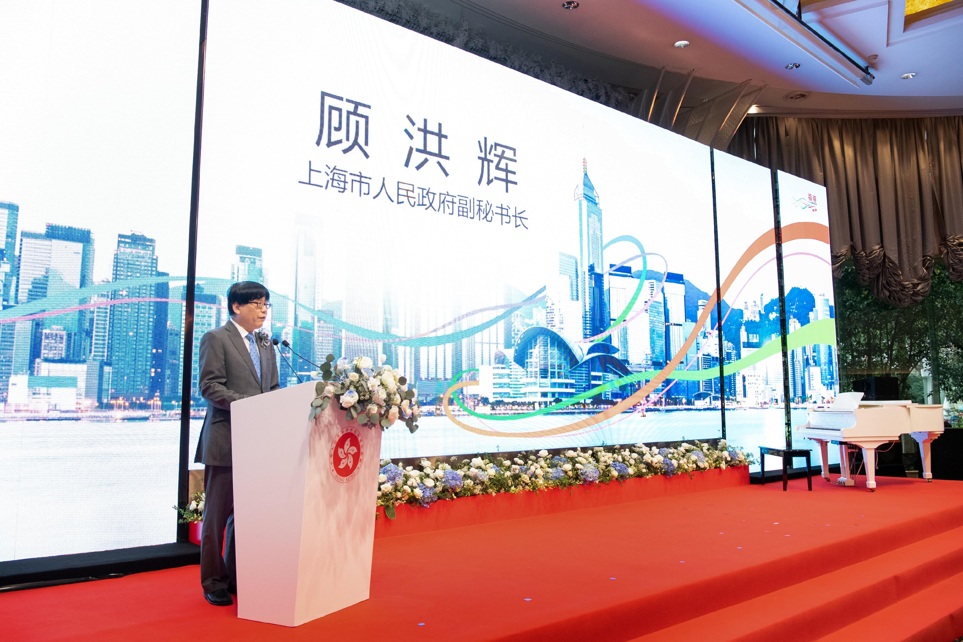 The Hong Kong Economic and Trade Office in Shanghai held a "Hello, Hong Kong!" East China Region Reception in Shanghai today (March 23). Photo shows Deputy Secretary-General of Shanghai Municipal People's Government Mr Gu Honghui delivering a speech at the reception.