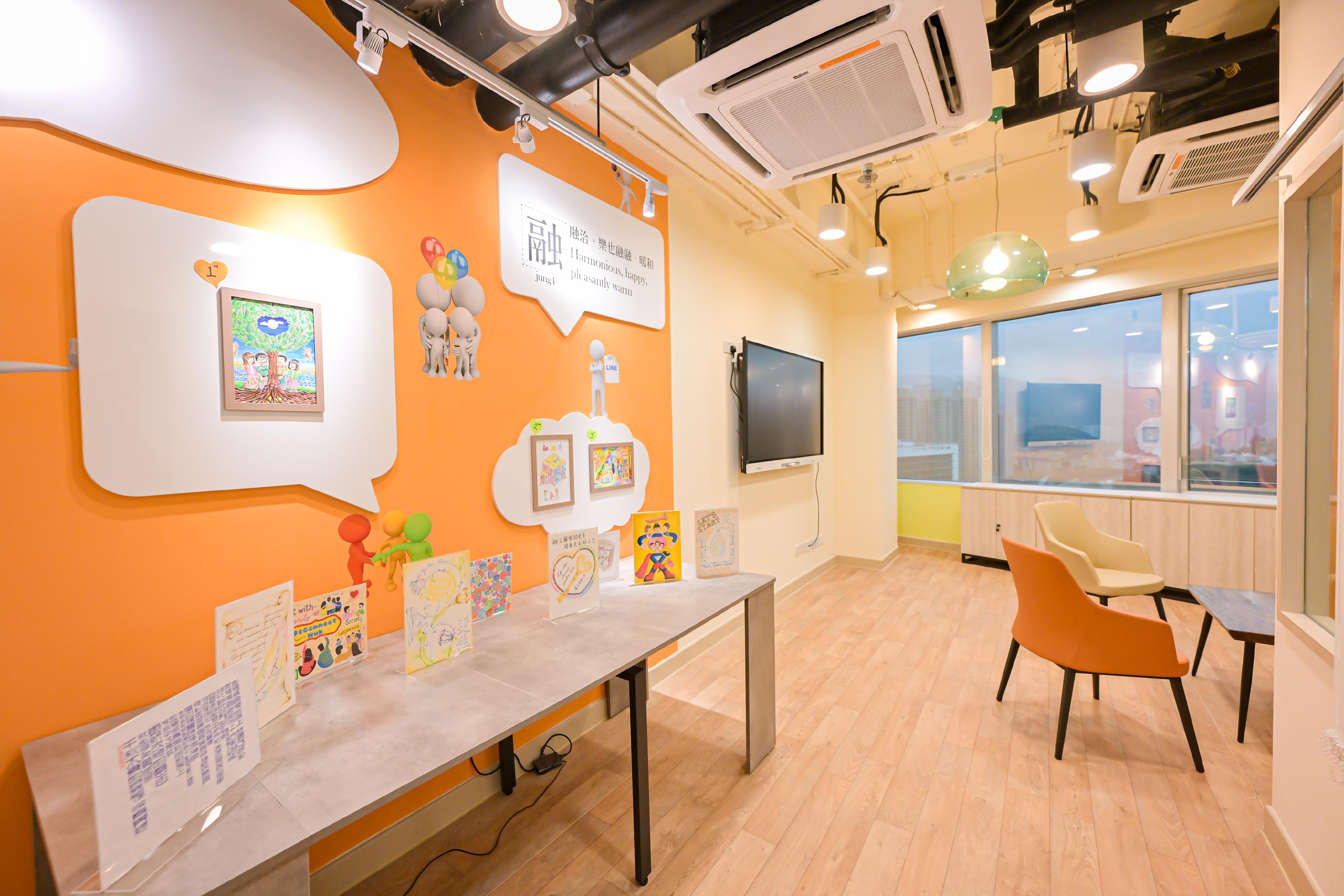 The Correctional Services Department officially launched its multi-purpose family and rehabilitation service centre in Sha Tin today (March 27). The service centre features a "ReConnect" Hub where the department's clinical psychologists will provide a series of psychological services for adult supervisees.