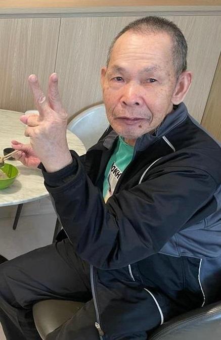 Zhou Shengzhu, aged 70, is about 1.6 metres tall, 55 kilograms in weight and of thin build. He has a long face with yellow complexion and short black hair. He was last seen wearing a black jacket, black trousers, black shoes, a light brown cap and carrying a dark-coloured backpack.