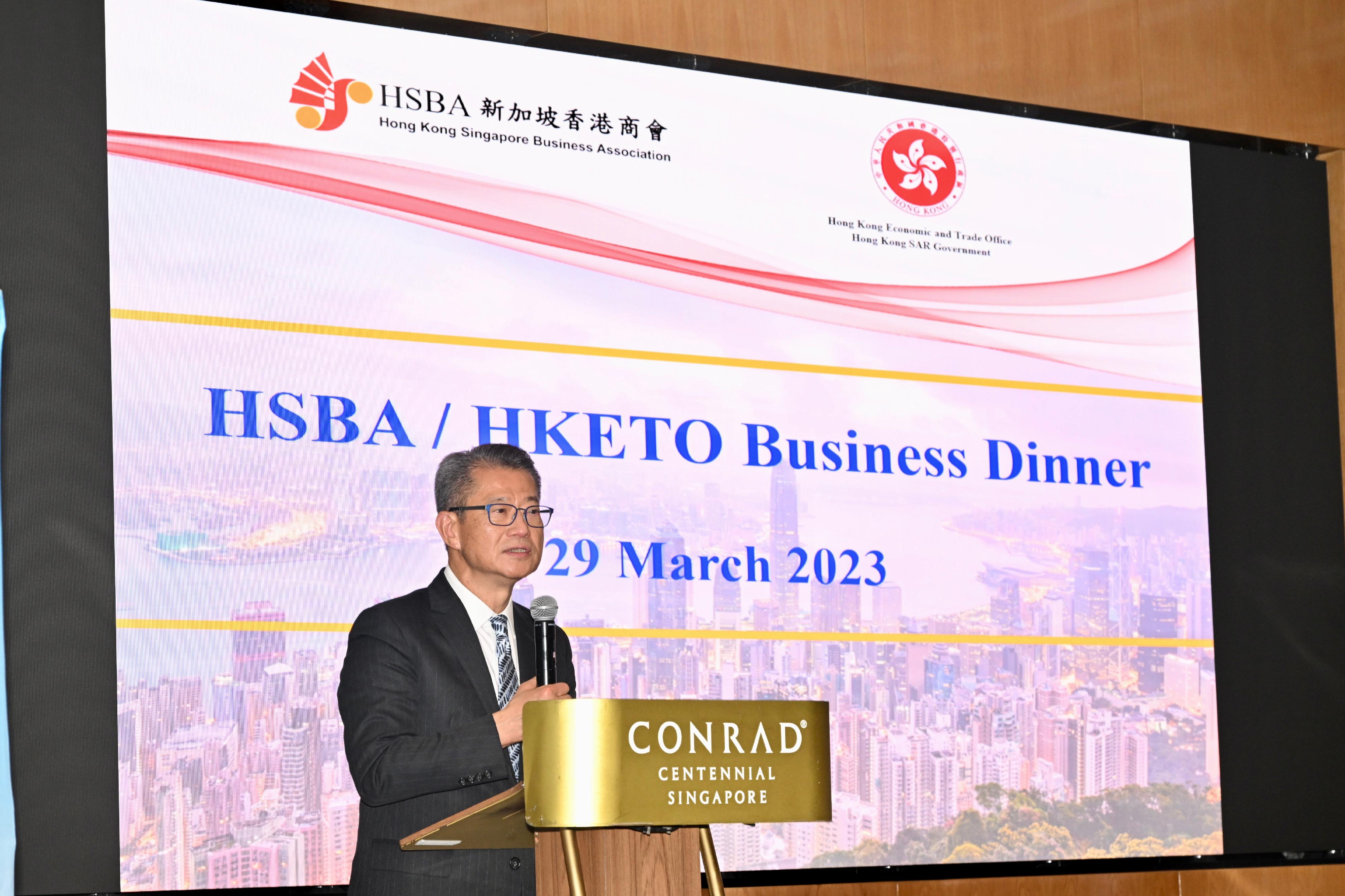 The Financial Secretary, Mr Paul Chan, started his visit programme in Singapore on March 29. Photo shows Mr Chan attending and speaking at a dinner with members of major chambers of commerce in Singapore.

