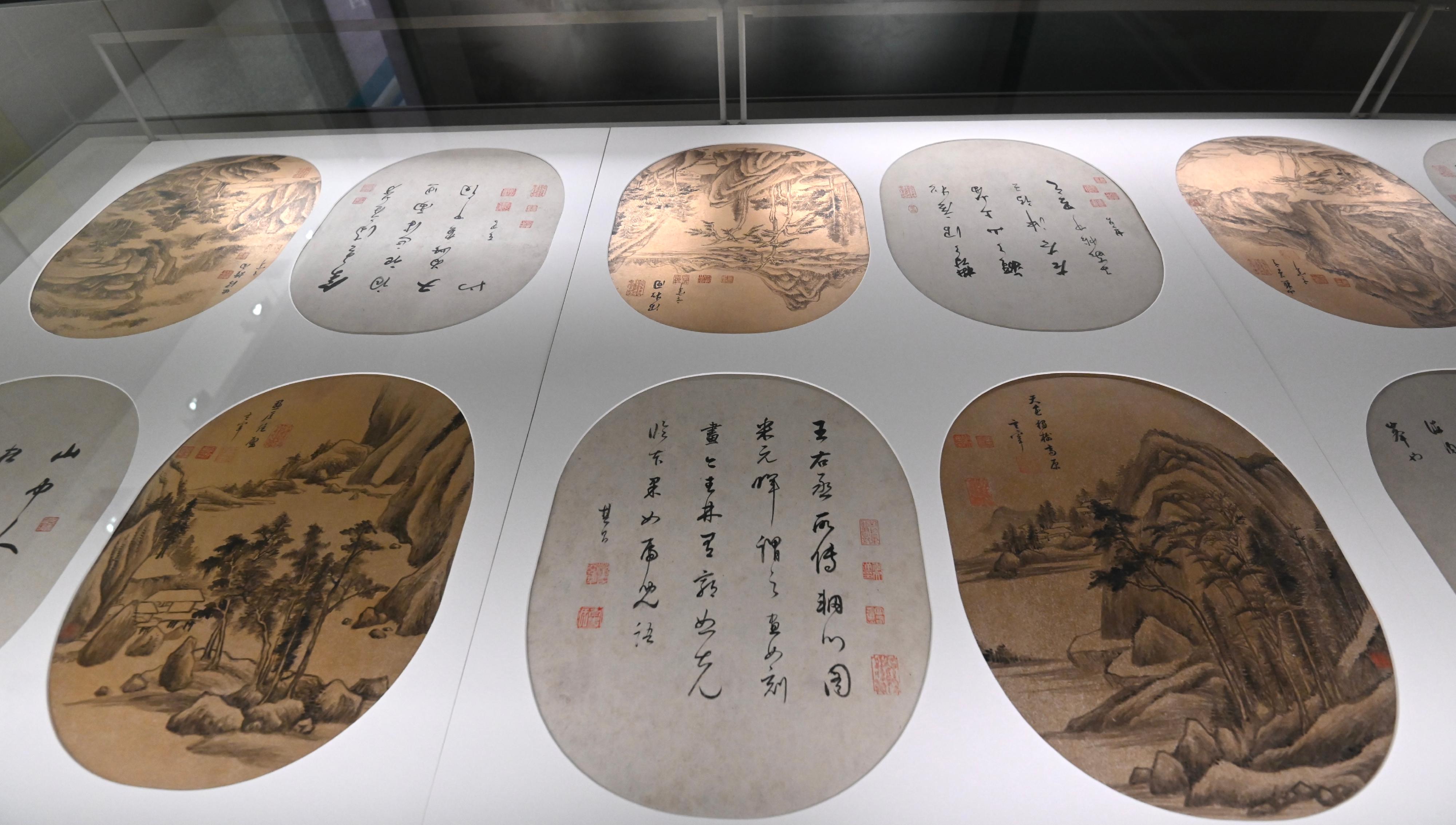 "Love Letters: Everlasting Sentiments from the Xubaizhai Collection" is now on stage at the Hong Kong Museum of Art. With love letters as the theme, the exhibition invites audiences to discover the reserved and implicit emotions encapsulated in Chinese paintings and calligraphy. Picture shows "Landscapes and calligraphy in running script" by Dong Qichang (1555 - 1636). 
