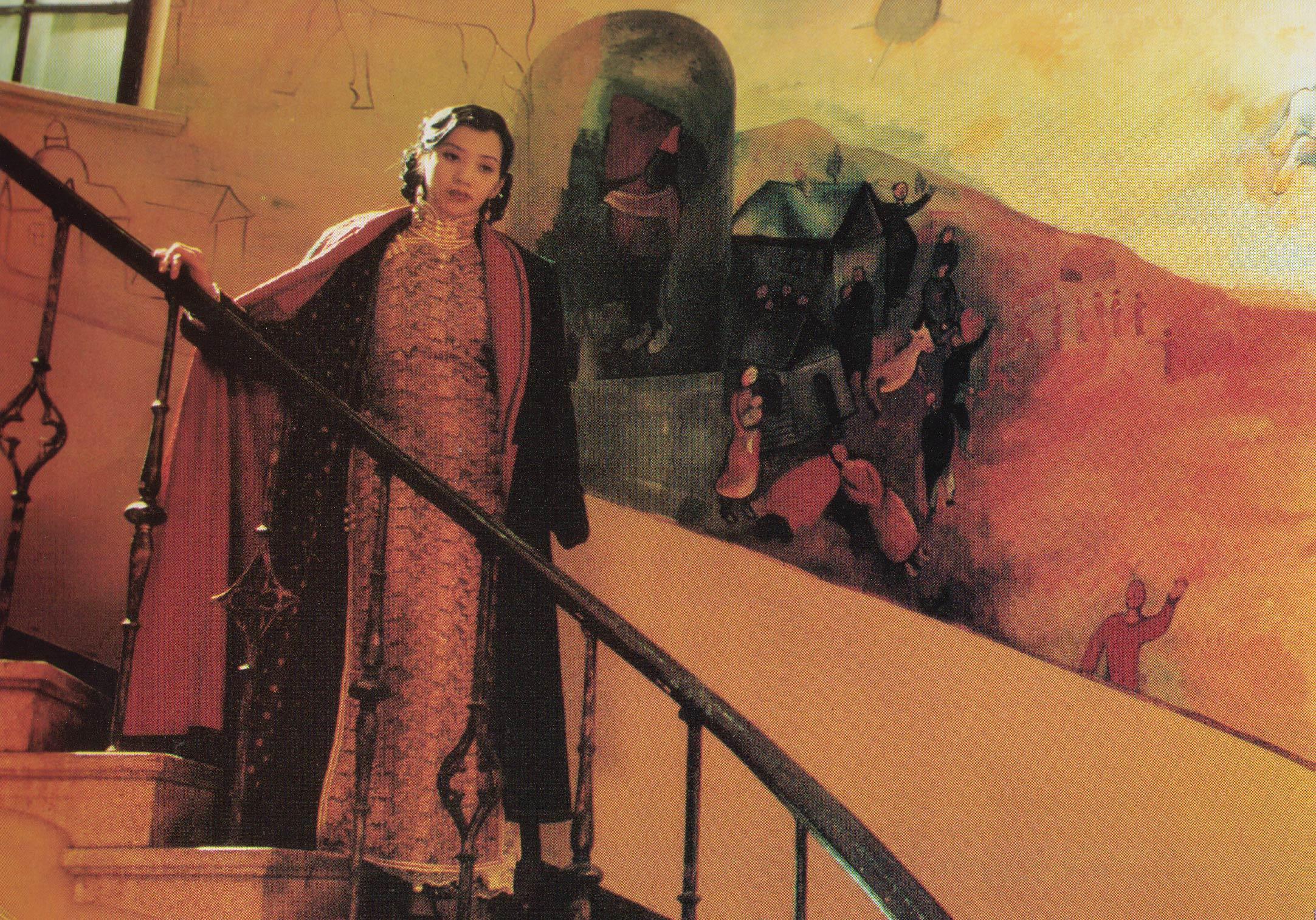 為紀念巨星張國榮和梅艷芳逝世二十周年，康樂及文化事務署香港電影資料館將於四月至十二月舉辦兩位巨星的專題放映節目「芳華再續」，透過二十部不同類型和題材的電影，讓觀眾再次重溫一代傳奇的風采。圖為《半生緣》（1997）劇照。