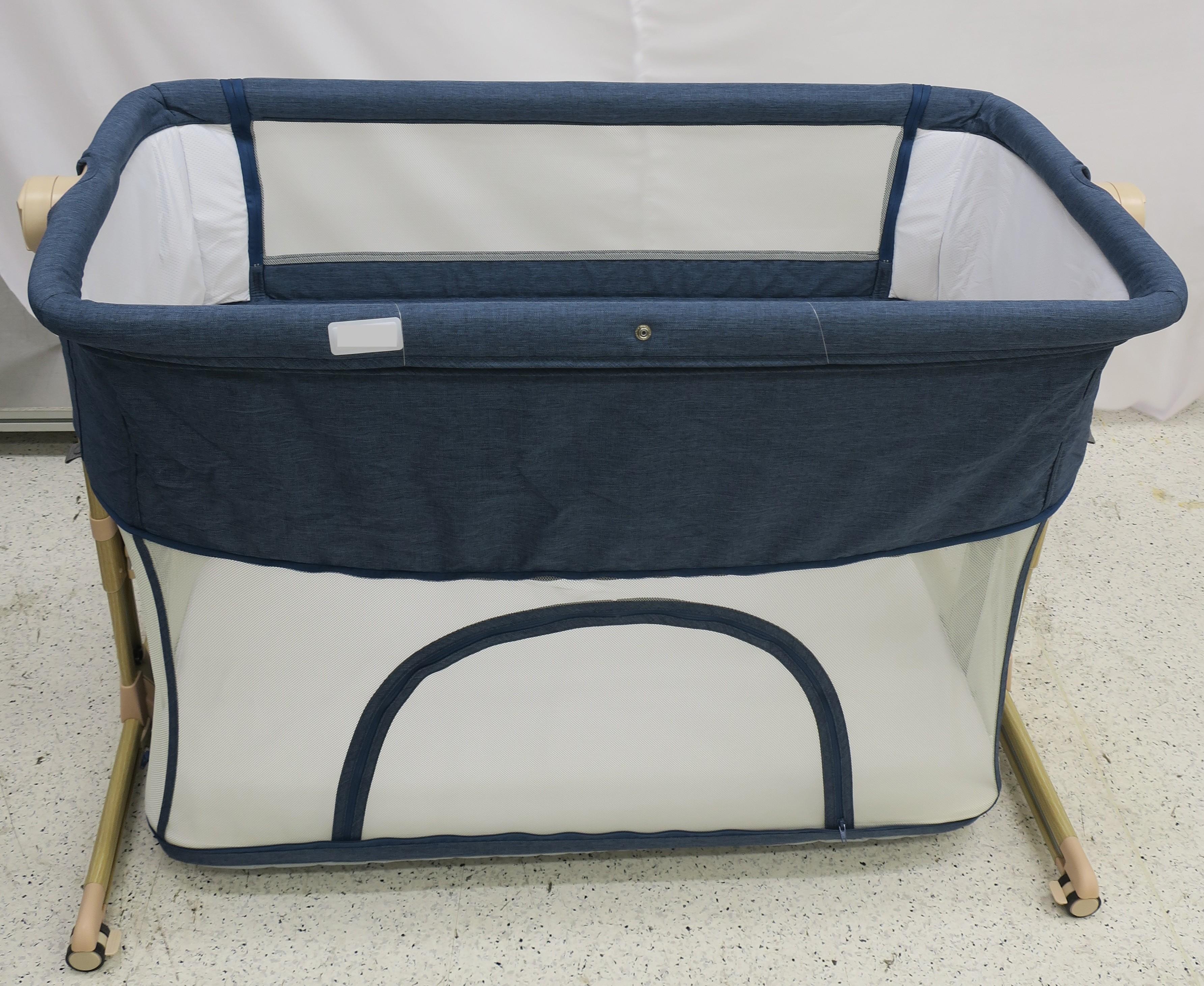 Hong Kong Customs today (March 31) reminded members of the public to stay alert to an unsafe model of a cot. Test results indicated that the cot might pose a safety hazard. Photo shows the cot concerned.