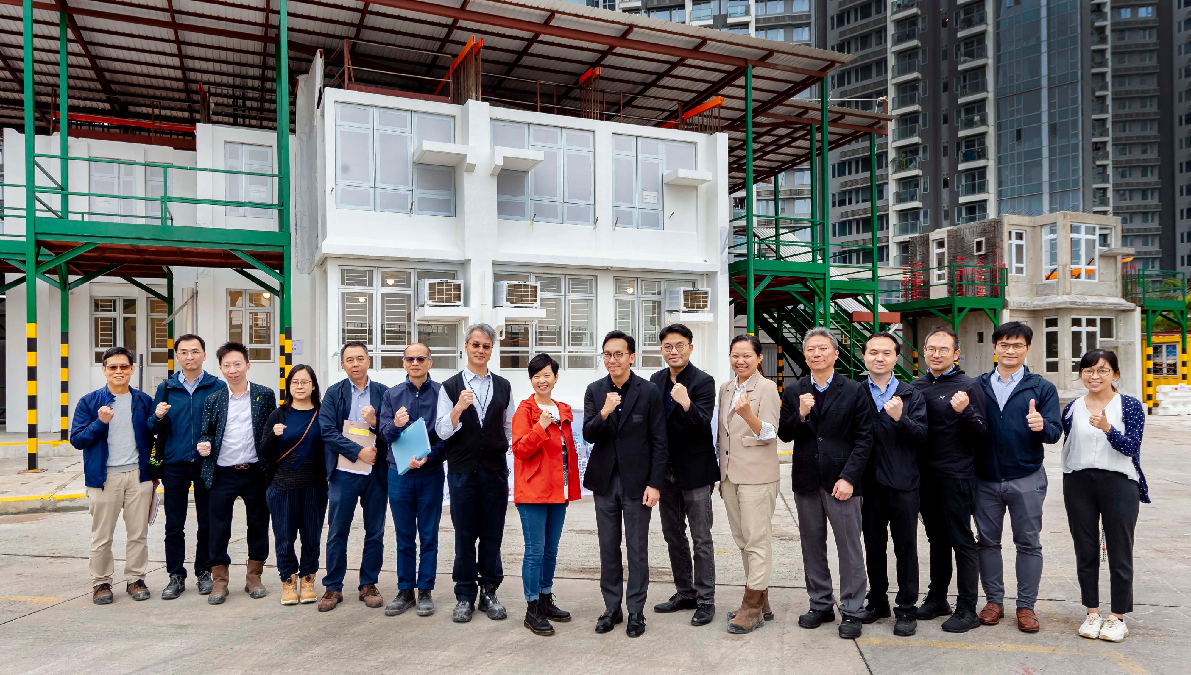 The Hong Kong Housing Authority (HA) arranged a media visit to the Modular Integrated Construction (MiC) mock-up for the public housing development at Tung Chung Area 99 today (March 31). Photo shows the Secretary for Housing cum HA Chairman, Ms Winnie Ho (eighth left), the Assistant Director of Housing (Development and Procurement), Mr Daniel Leung (eighth right), and the Housing Department project team.


