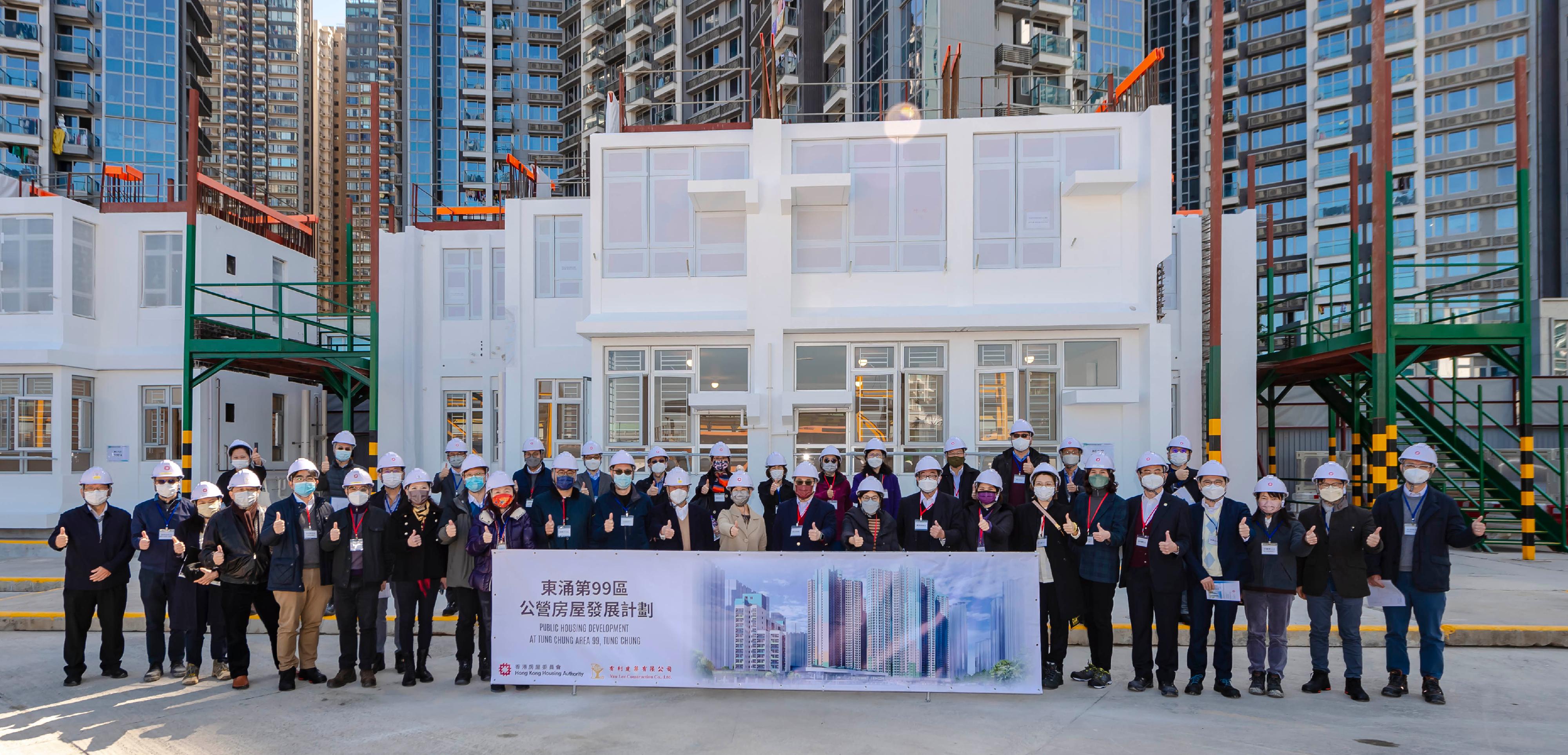 The Hong Kong Housing Authority (HA) arranged a media visit to the Modular Integrated Construction (MiC) mock-up for the public housing development at Tung Chung Area 99 today (March 31). Photo shows the Secretary for Housing cum HA Chairman, Ms Winnie Ho (front row, 12th right), and the Permanent Secretary for Housing cum Director of Housing, Miss Agnes Wong (front row, 10th right), with HA members at the MiC mock-up earlier.

