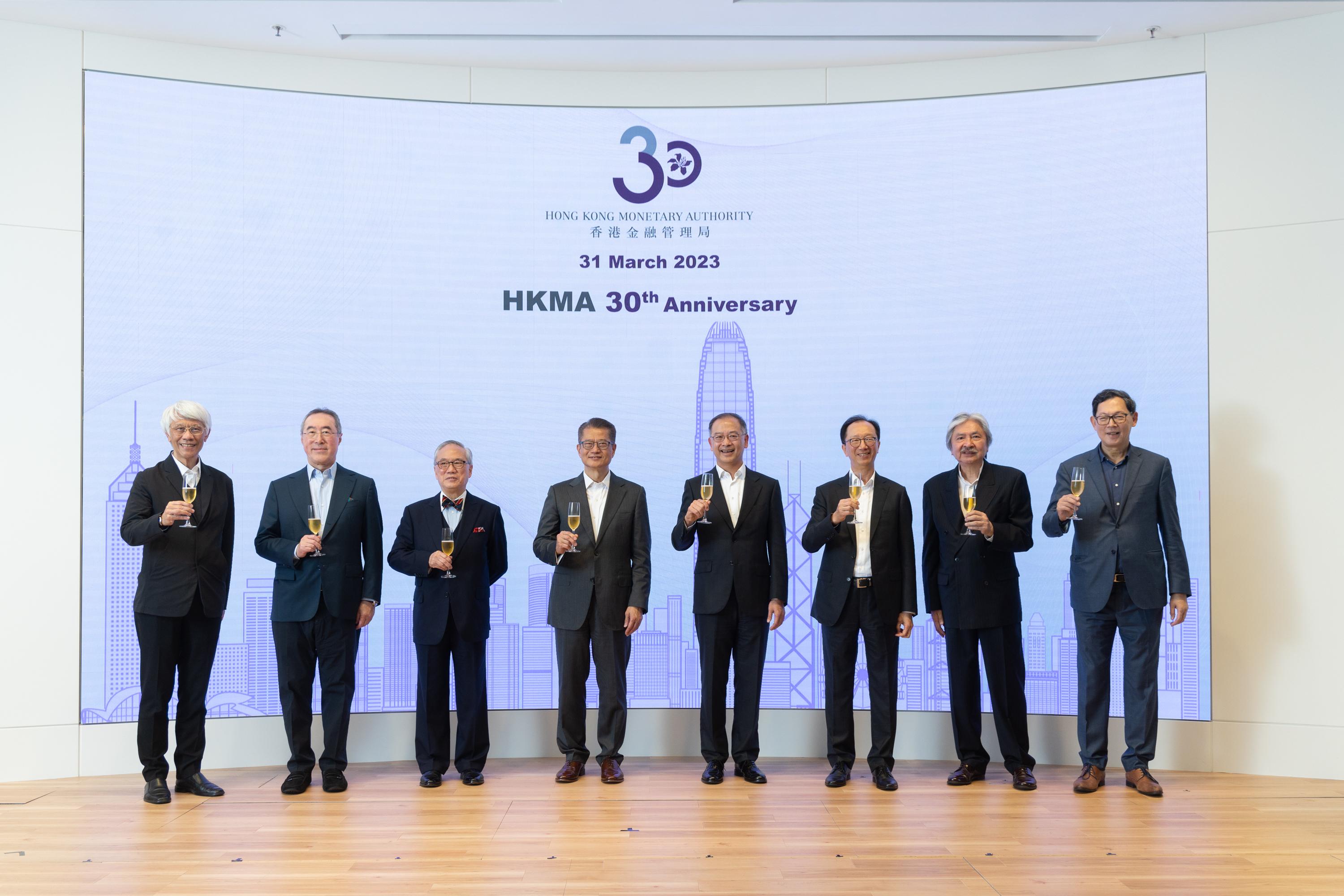 The Financial Secretary, Mr Paul Chan, attended the Hong Kong Monetary Authority (HKMA) 30th Anniversary Reception today (March 31). Photo shows (from left) former Chief Executive of the HKMA Mr Joseph Yam; former Chief Secretary for Administration Mr Henry Tang; former Chief Executive Mr Donald Tsang; Mr Chan; the Chief Executive of the HKMA, Mr Eddie Yue; former Financial Secretary Mr Antony Leung; former Financial Secretary Mr John Tsang, and former Chief Executive of the HKMA Mr Norman Chan, proposing a toast.