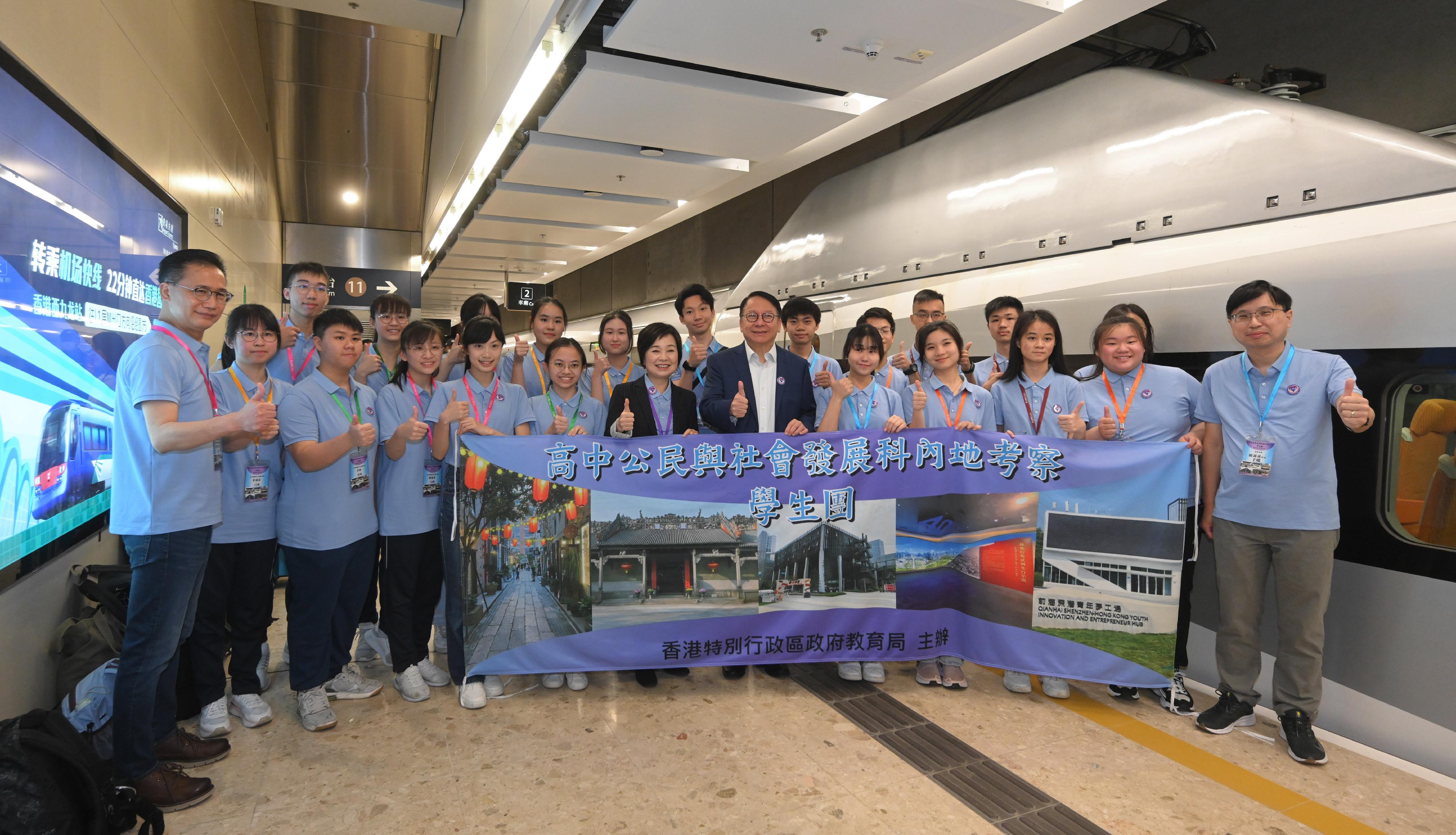 The delegation of the first Mainland study tour for students of the senior secondary subject of Citizenship and Social Development set off this morning (April 3) by the Guangzhou-Shenzhen-Hong Kong Express Rail Link (XRL) for a two-day trip to Guangzhou and Shenzhen. Photo shows the Chief Secretary for Administration, Mr Chan Kwok-ki (front row, sixth right), seeing off the Secretary for Education, Dr Choi Yuk-lin (front row, seventh right), who leads the delegation, as well as the participating students and teachers at the Hong Kong West Kowloon Station of the XRL.