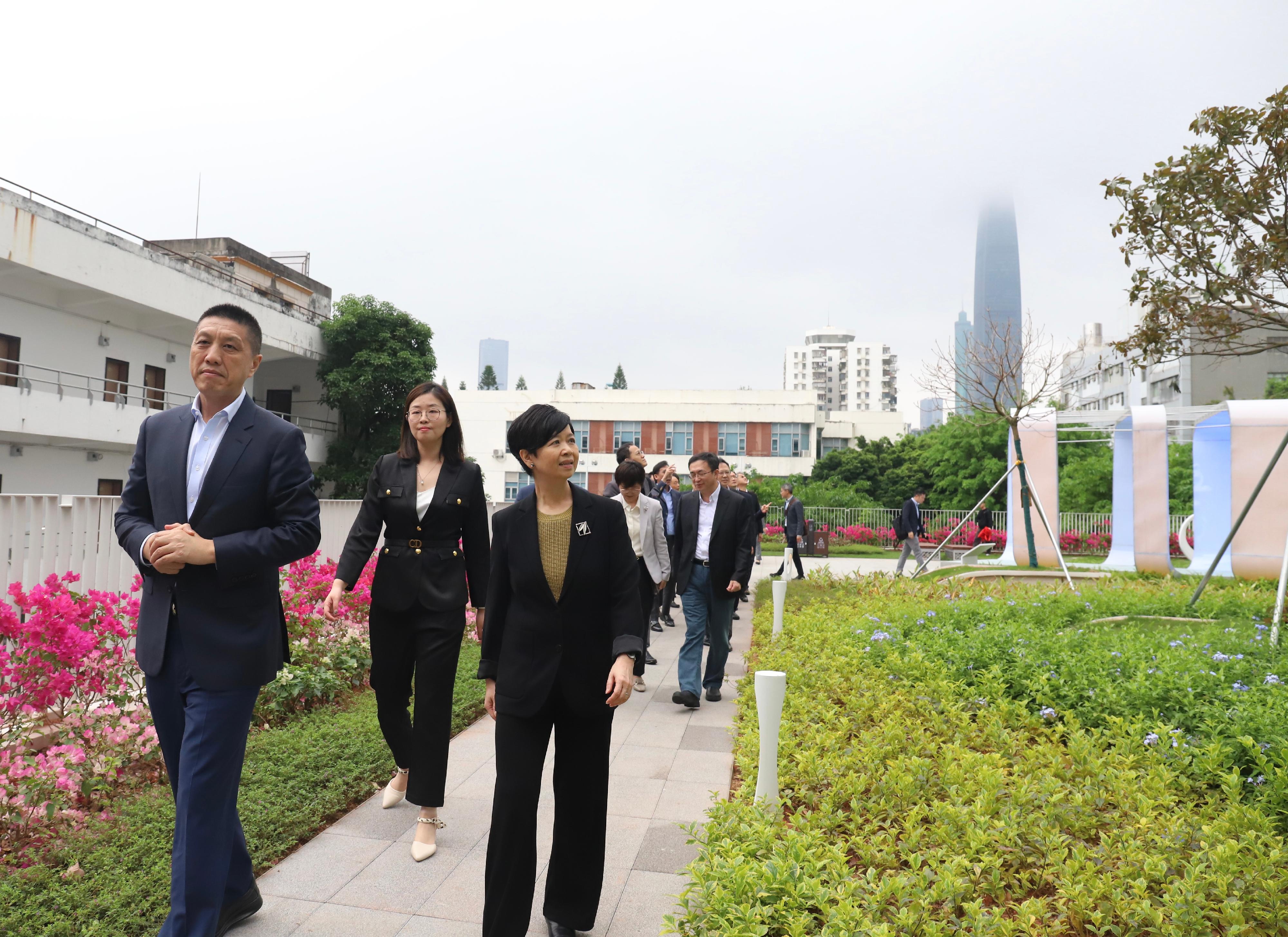 The Secretary for Housing, Ms Winnie Ho, led representatives of the Housing Bureau, the Housing Department and the Architectural Services Department to Shenzhen today (April 3). Photo shows Ms Ho (right), accompanied by the Party Secretary and Director-General of the Housing and Construction Bureau of Shenzhen Municipality, Mr Xu Songming (left), visiting the Ganquan Road Net-Zero Carbon Community Renovation Project in Futian District to learn about the application of green building technologies to improve the environment and the implementation of the vision of near-zero carbon emission in Shenzhen.