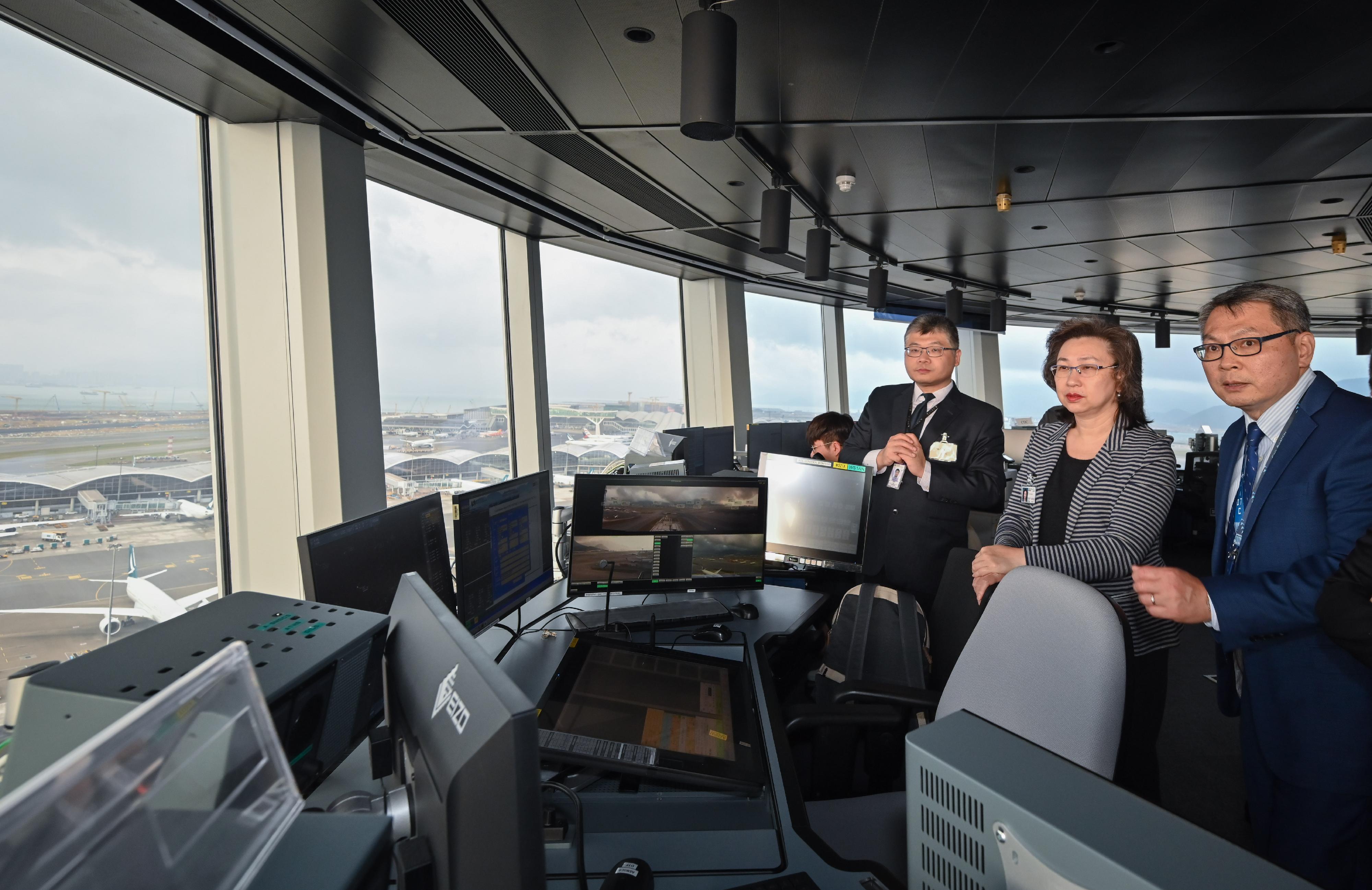 The Secretary for the Civil Service, Mrs Ingrid Yeung, visited the Civil Aviation Department Headquarters today (April 4) to get an update on its latest developments and listen to the views of its staff. Photo shows Mrs Yeung (centre) being briefed by the Director-General of Civil Aviation, Mr Victor Liu (right), in the Air Traffic Control Tower on the daily work of colleagues on duty. Looking on is the Assistant Director-General of Civil Aviation (Air Traffic Engineering Services), Mr Hui Man-ho (left).
