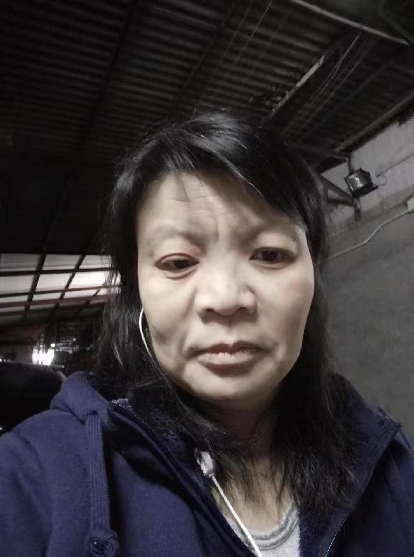 Fu Yu-liang, aged 43, is about 1.65 metres tall, 50 kilograms in weight and of thin build. She has a square face with yellow complexion and long black hair. She was last seen wearing a red long-sleeved shirt, black trousers, black leather shoes, a black and white beret and carrying a black rucksack.
