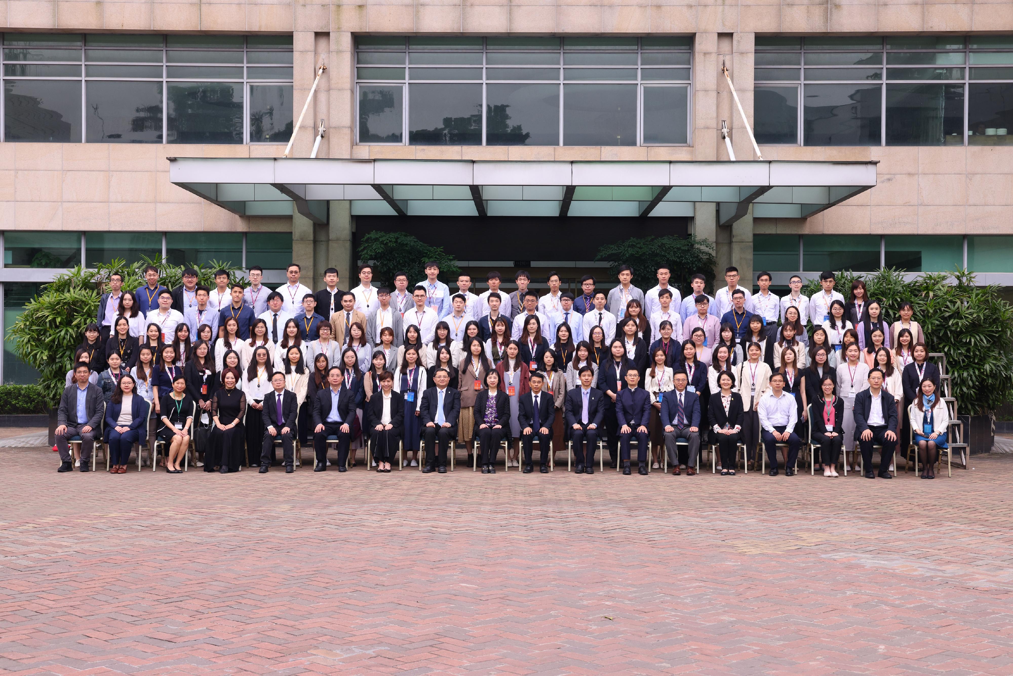 The Permanent Secretary for Education, Ms Michelle Li, today (April 11) led the first Mainland study tour for newly-joined teachers to visit South China Normal University (SCNU) in Guangzhou. Photo shows Ms Li (front row, tenth right); the First-level Inspector of the Department of Education of Guangdong Province, Mr Zhu Chaohua (front row, ninth right), and the President and Deputy Secretary of the Communist Party of China SCNU Committee, Mr Wang Enke (front row, eighth left), with teacher participants of the study tour.