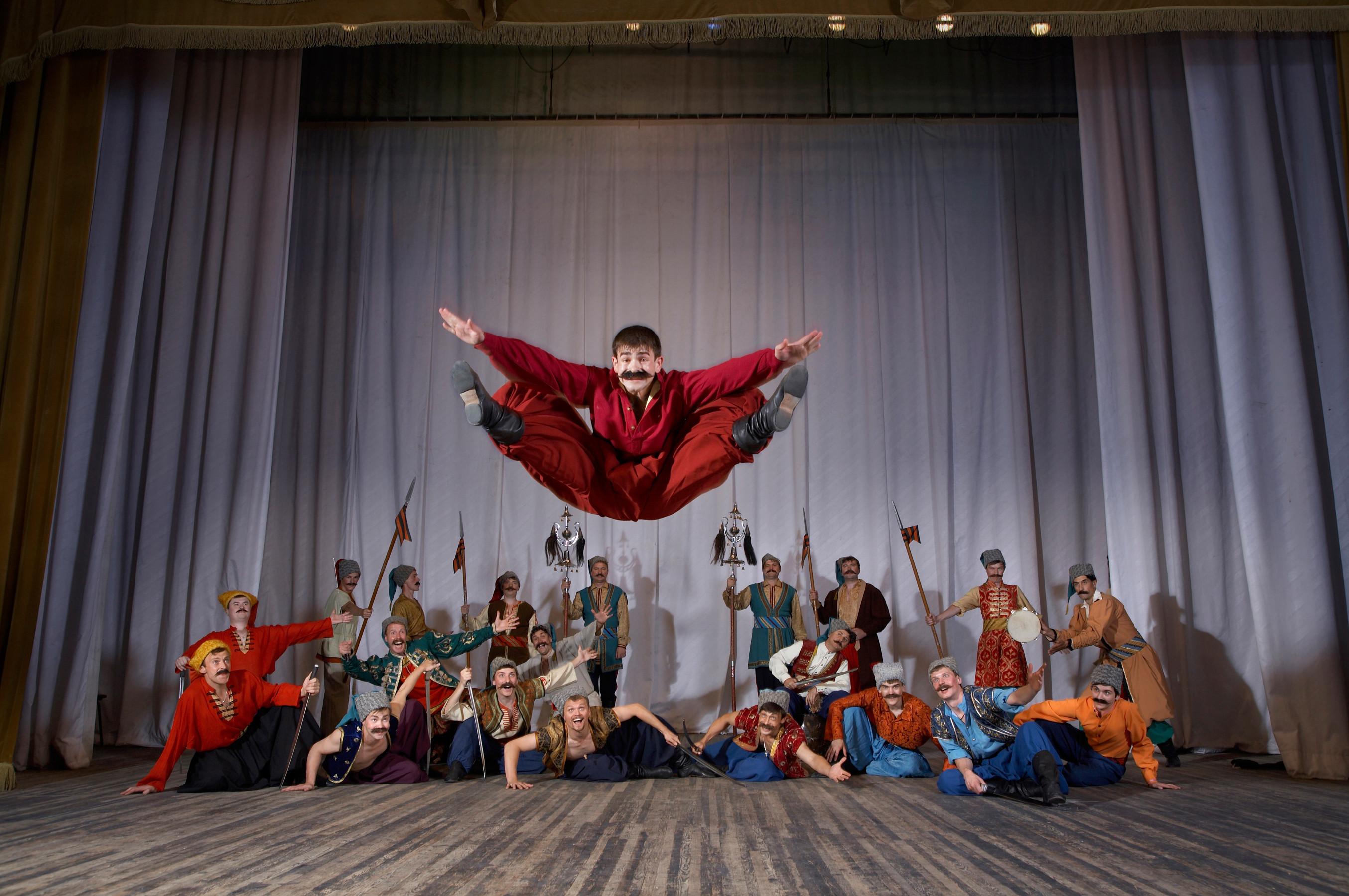 康樂及文化事務署五月下旬將呈獻兩場頓河哥薩克國立民族歌舞團的精湛演出。圖示頓河哥薩克國立民族歌舞團過往演出劇照。