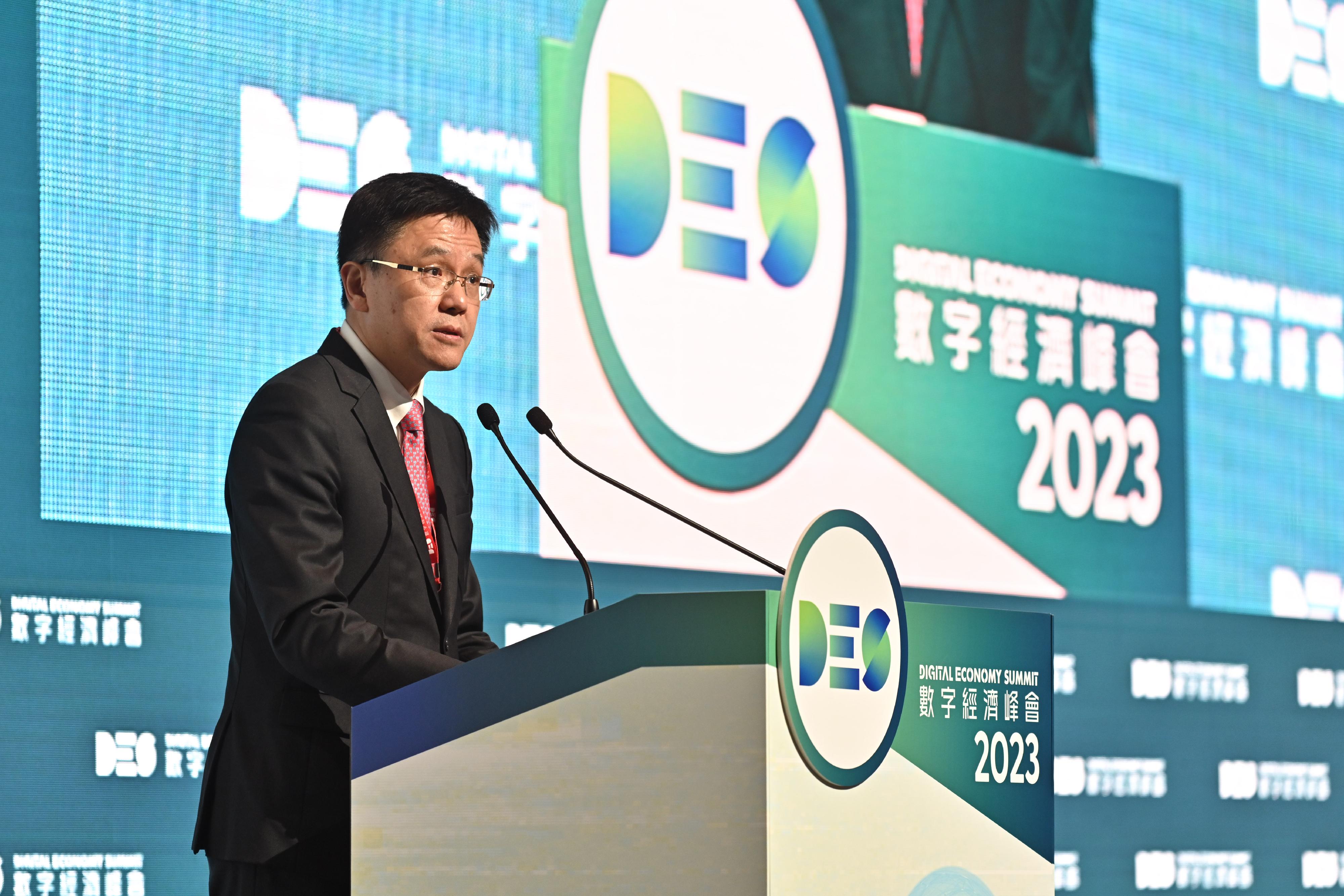 The Secretary for Innovation, Technology and Industry, Professor Sun Dong, delivers his welcome remarks at the Visionary Forum of the Digital Economy Summit 2023 today (April 13).