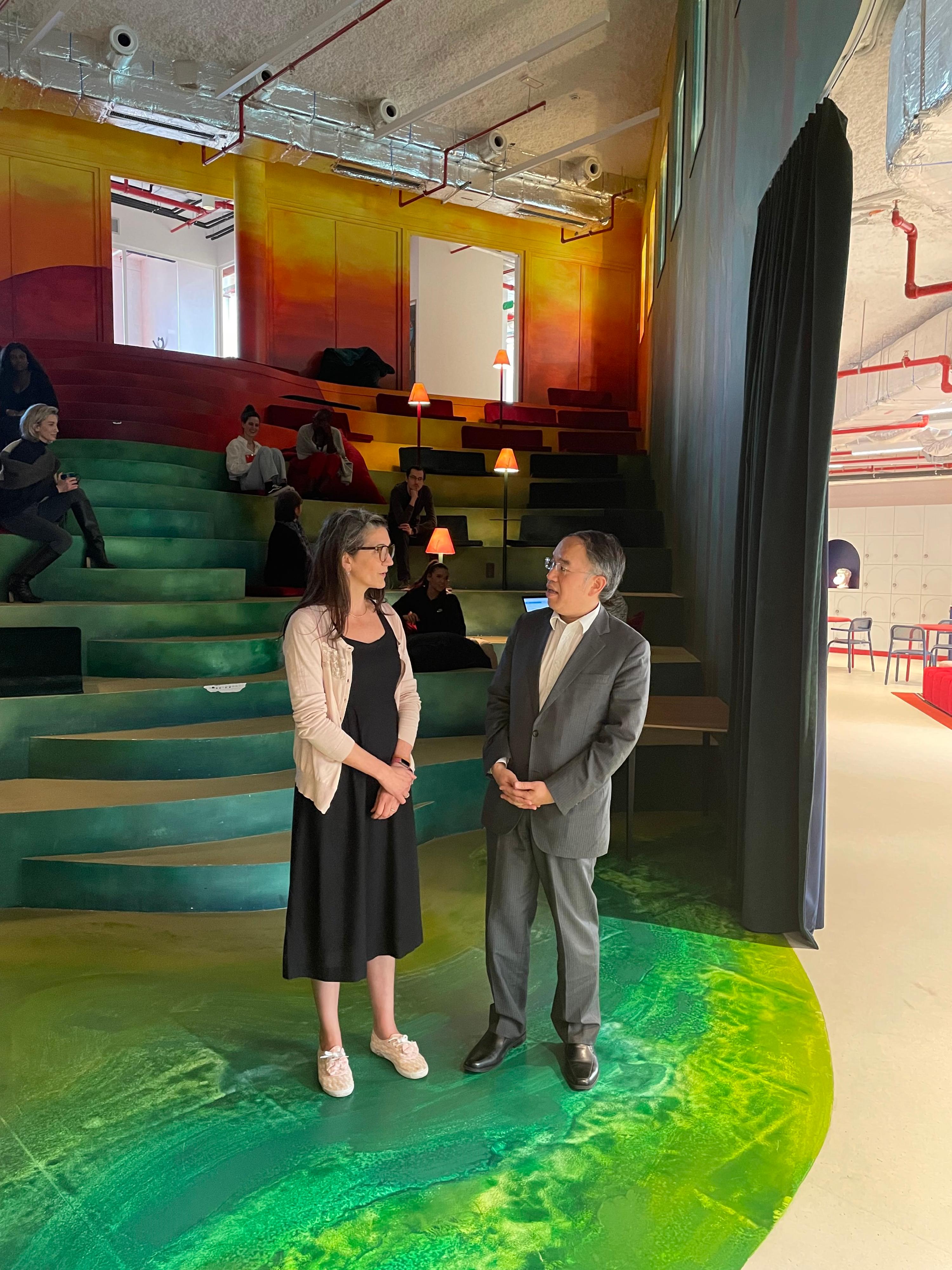 The Secretary for Financial Services and the Treasury, Mr Christopher Hui (right), yesterday (April 13, Brussels time) visited FIRe Innovation Hub, the major hub dedicated to digital finance including fintech, insurtech and regtech located in the heart of Brussels, Belgium.

