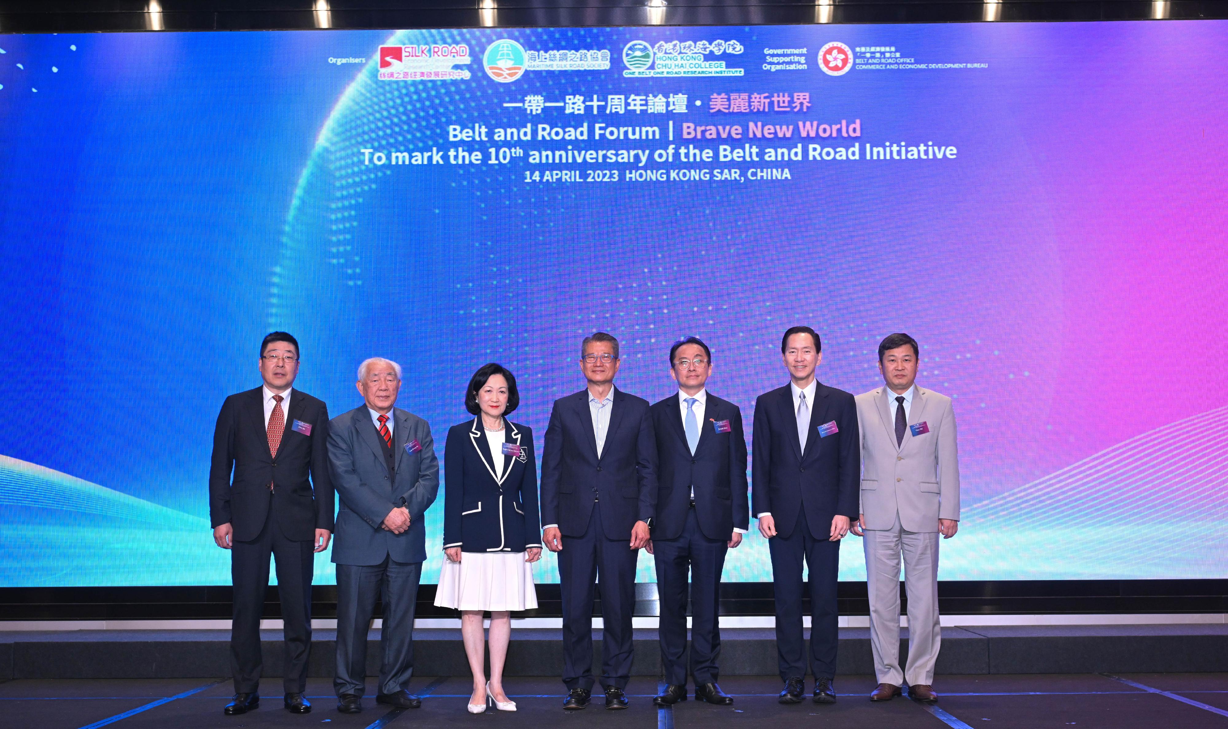 The Financial Secretary, Mr Paul Chan, attended the Belt and Road Forum – "Brave New World" today (April 14). Photo shows (from third left) Co-Chair of the Maritime Silk Road Society Mrs Regina Ip; Mr Chan; the Chairman of the Silk Road Economic Development Research Center, Mr Joseph Chan; Co-Chair of the Maritime Silk Road Society Mr Bernard Chan, and other guests at the event.