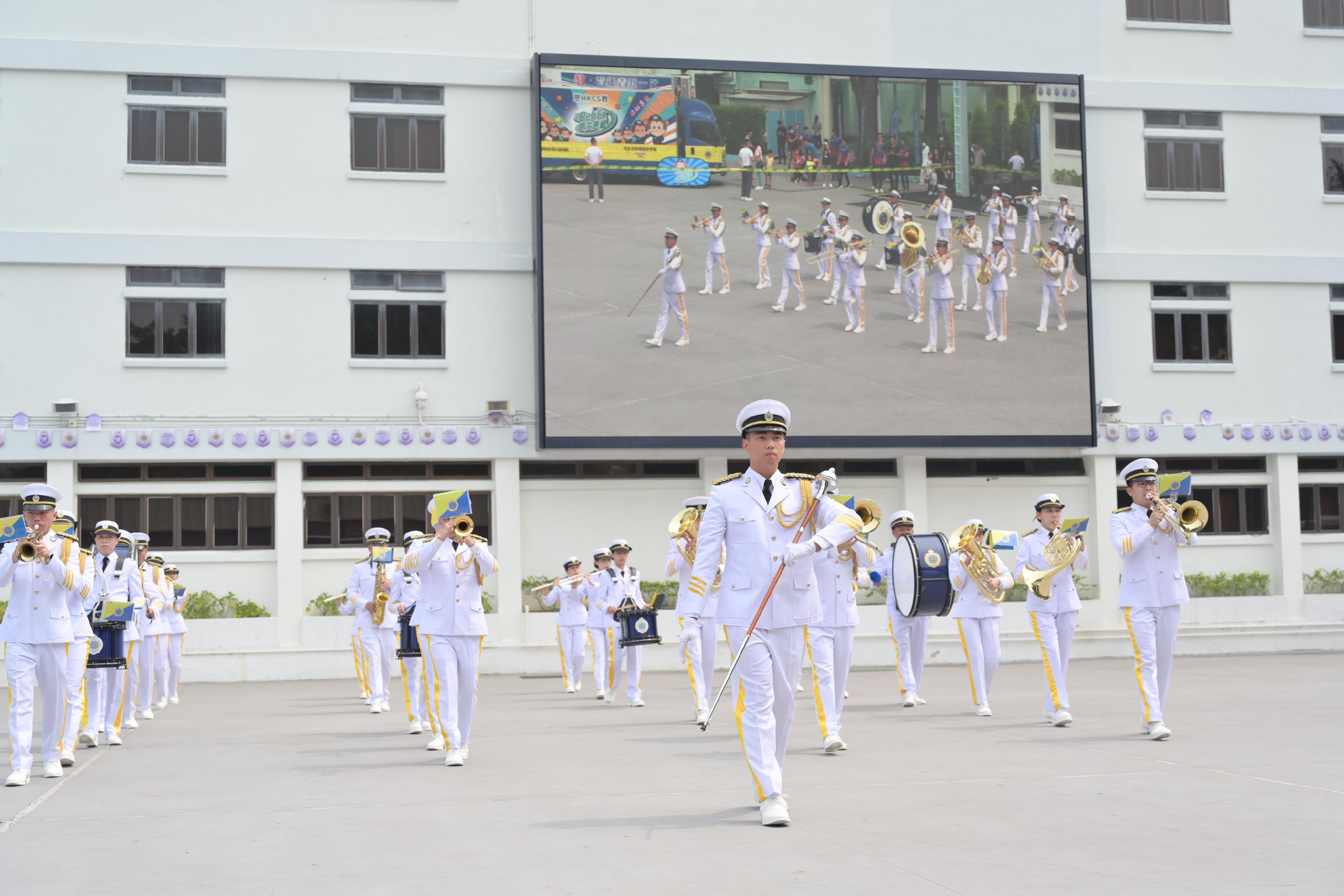 今日（四月十五日）是「全民國家安全教育日」，懲教署在香港懲教學院舉行開放日，加深市民對國家安全及懲教署工作的認識，包括維護國家安全領域的工作和成效。圖示步操樂隊表演。