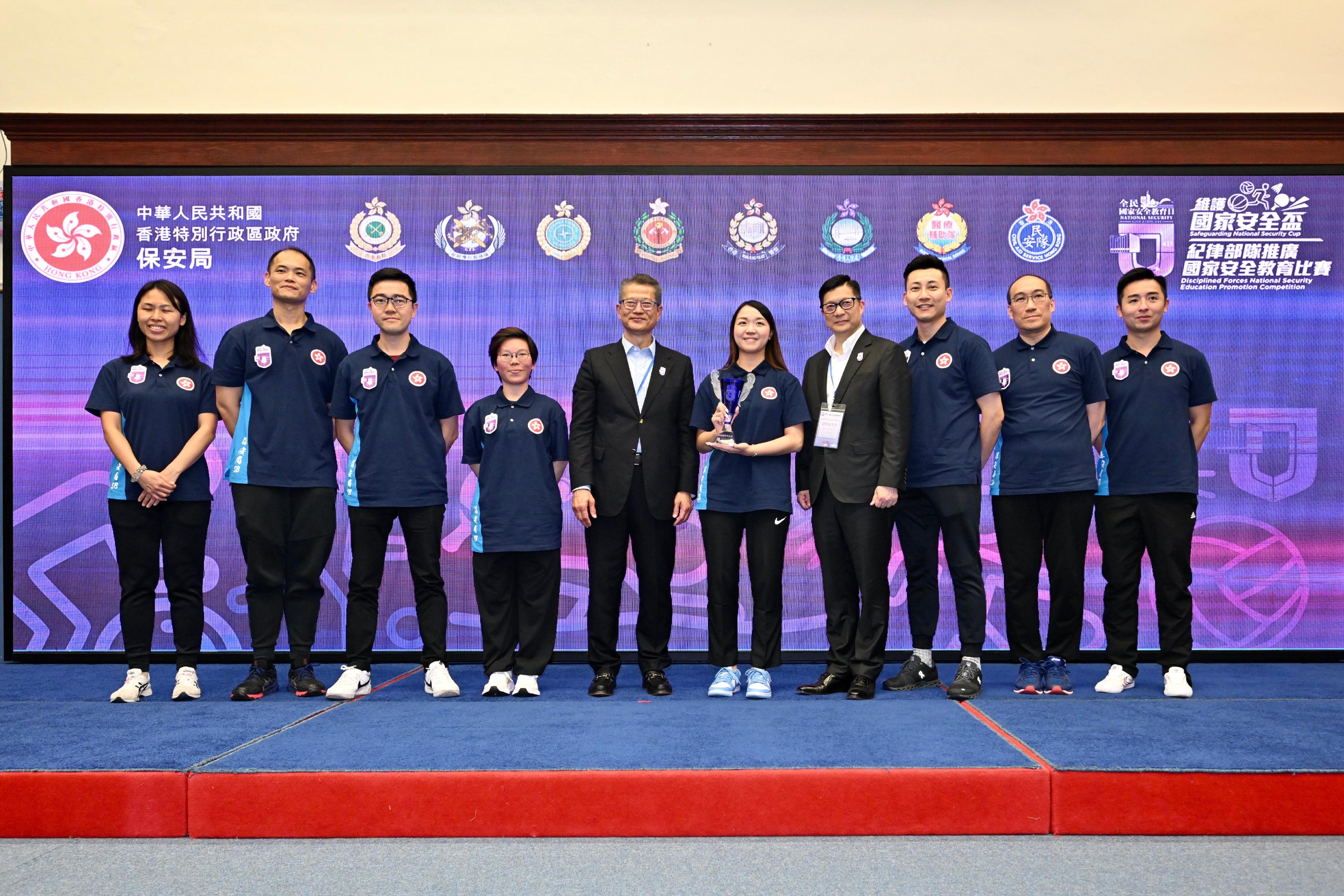 The Financial Secretary, Mr Paul Chan, attended the Safeguarding National Security Cup awards presentation ceremony today (April 15). Photo shows Mr Chan (fifth left) and the Secretary for Security, Mr Tang Ping-keung (fourth right) presenting the Safeguarding National Security Cup to the winning team.