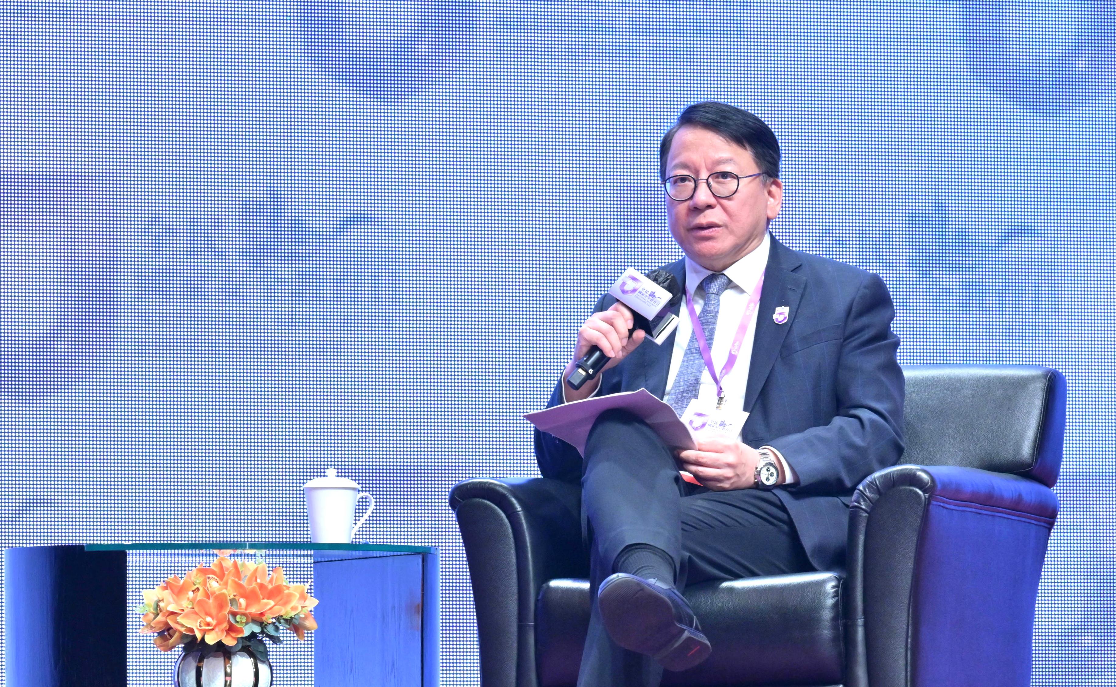 政務司司長陳國基今日（四月十五日）在「全民國家安全教育日」的「當今國際形勢下的國家安全挑戰及應對」主題講座發言。