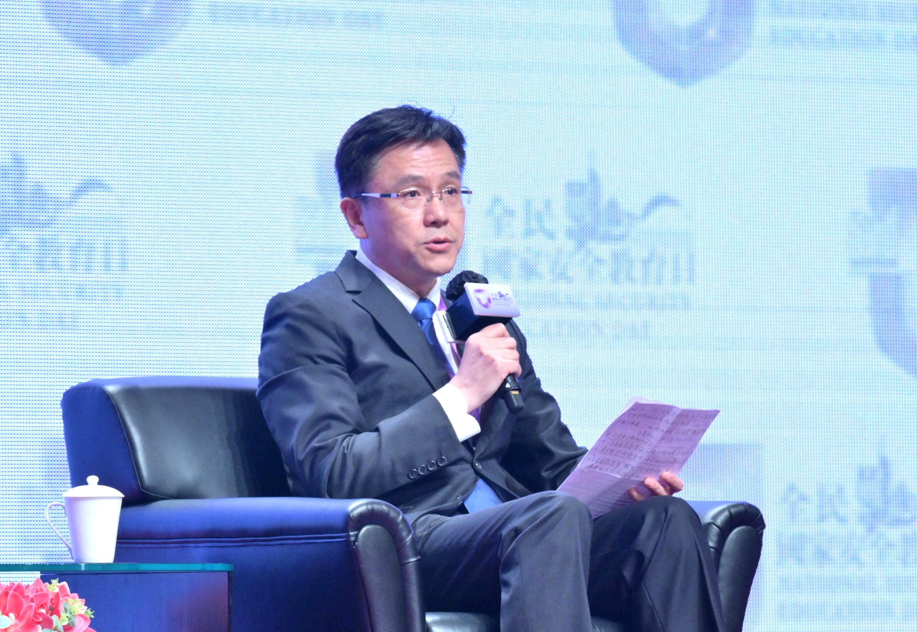创新科技及工业局局长孙东教授今日（四月十五日）在「全民国家安全教育日」主题讲座发言。