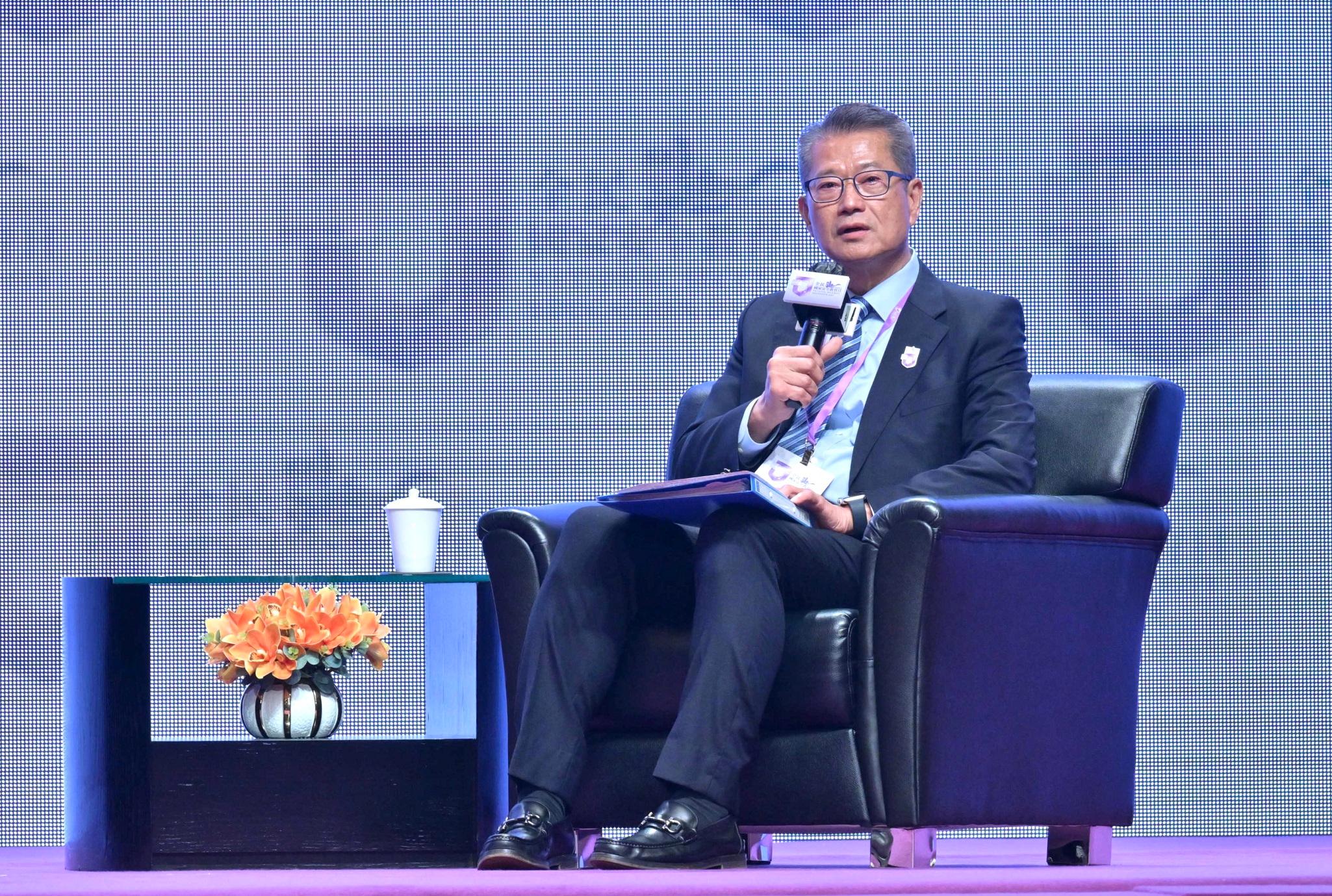 財政司司長陳茂波今日（四月十五日）在「全民國家安全教育日」的「金融安全及網絡安全的挑戰及應對」主題講座發言。
