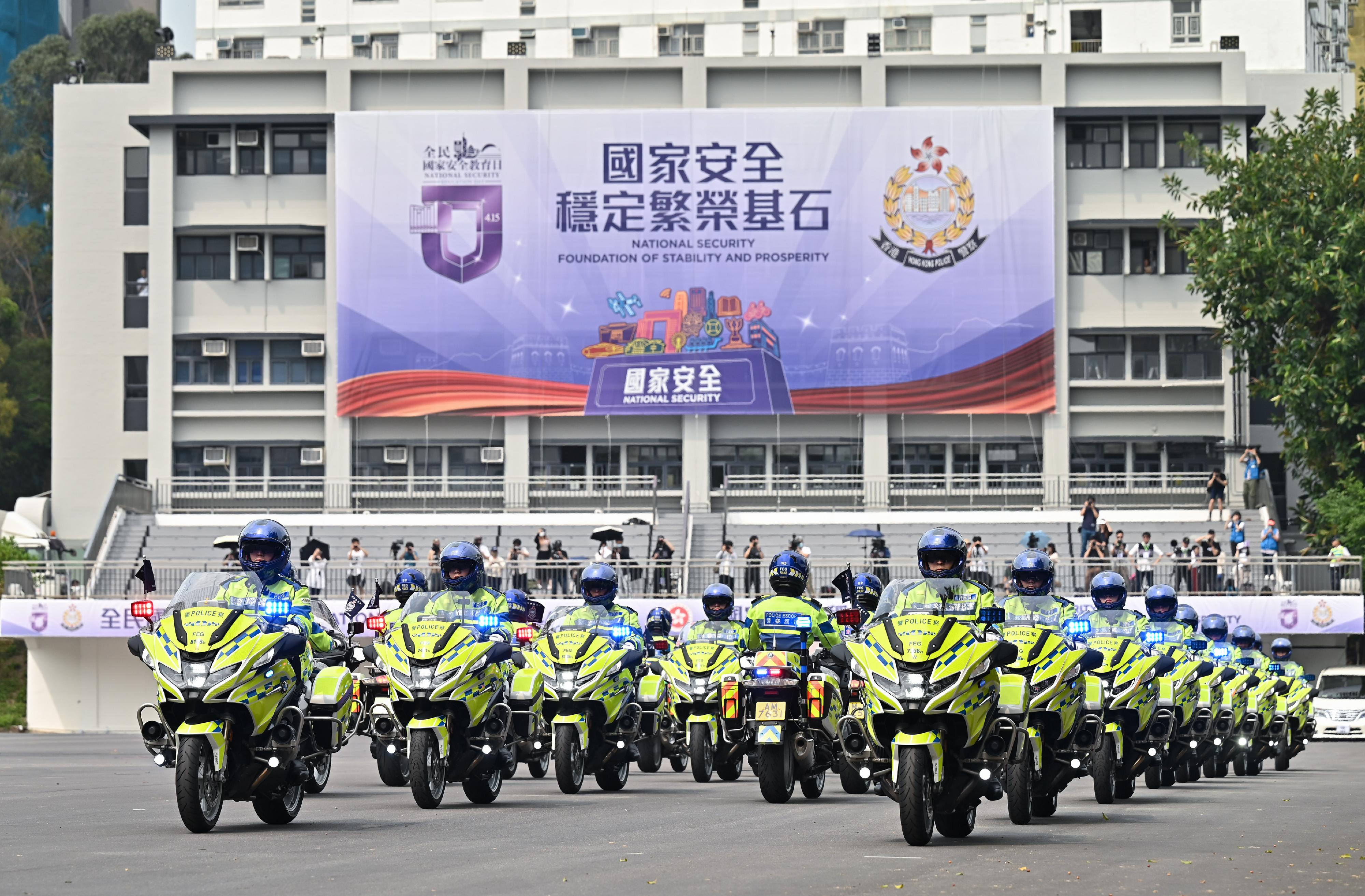 The Police Force held an open day in support of the National Security Education Day at Hong Kong Police College today (April 15). Photo shows a demonstration by the Force Escort Group.
